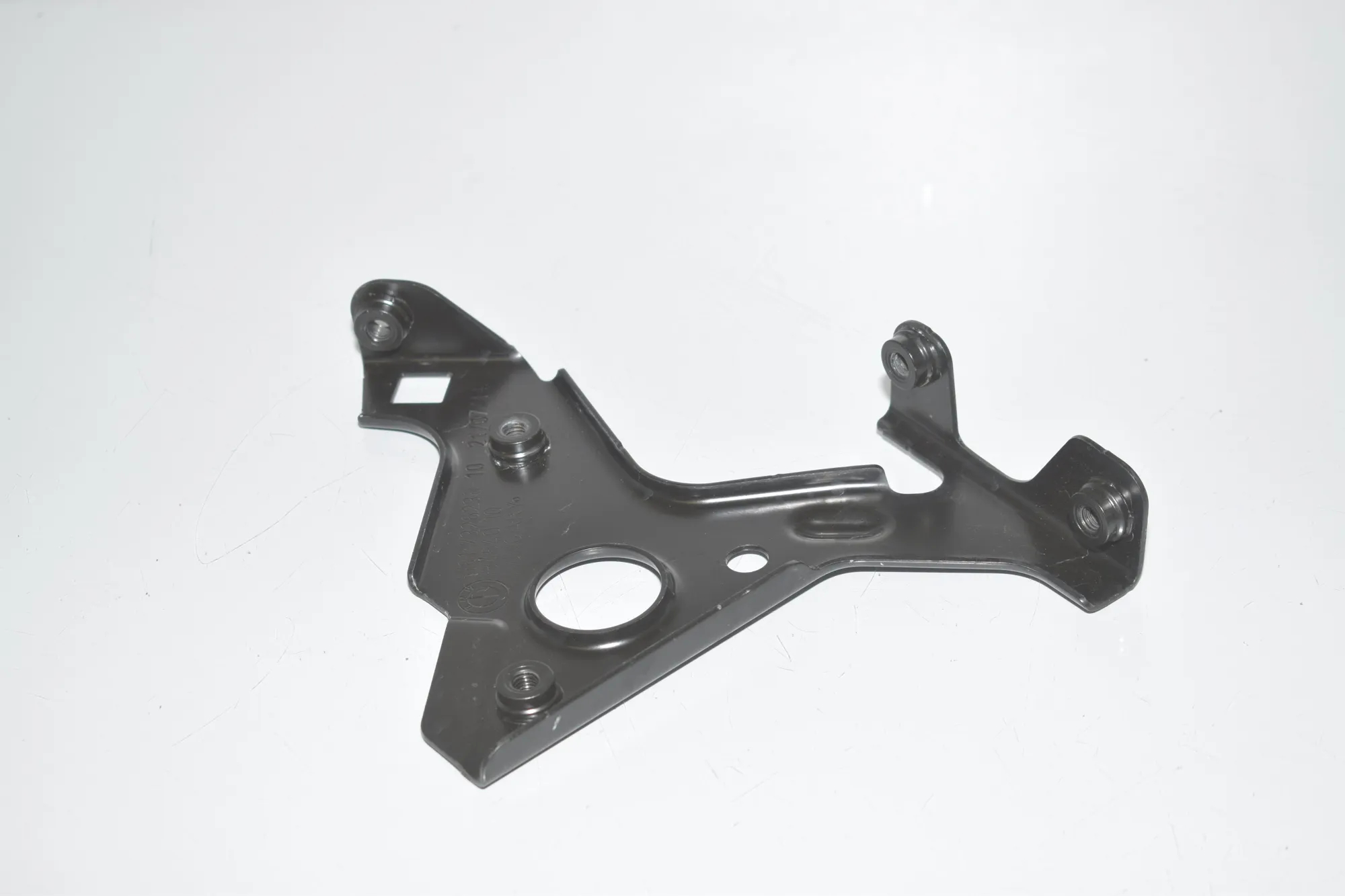 Bracket – OEM 7326236 · BMW 2 Coupe (F22, F87) 220 i 2014 – 4