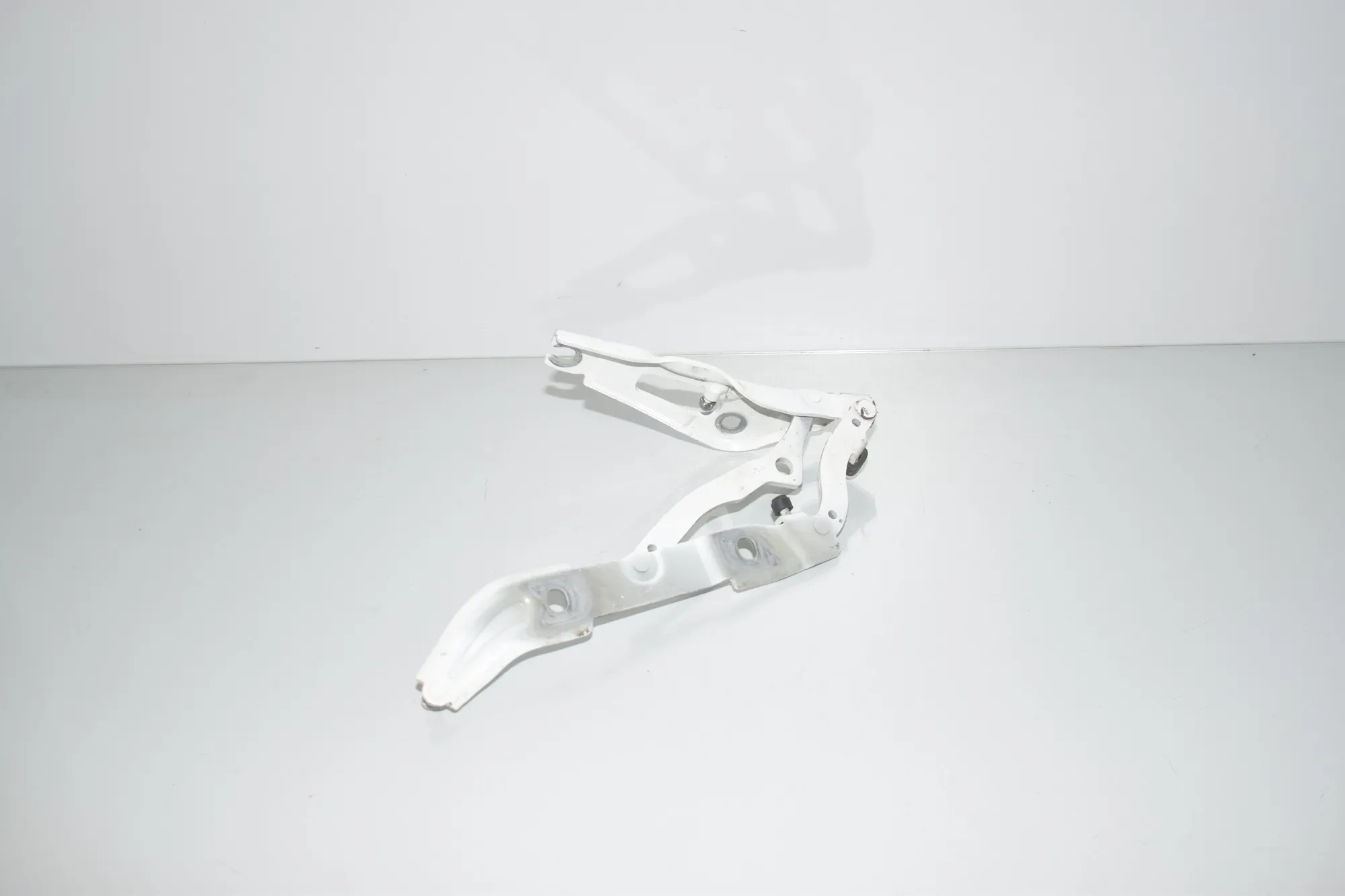 Right Side Bootlid Hinge – OEM 7304558 · BMW 2 Coupe (F22, F87) 220 i 2014 – 2