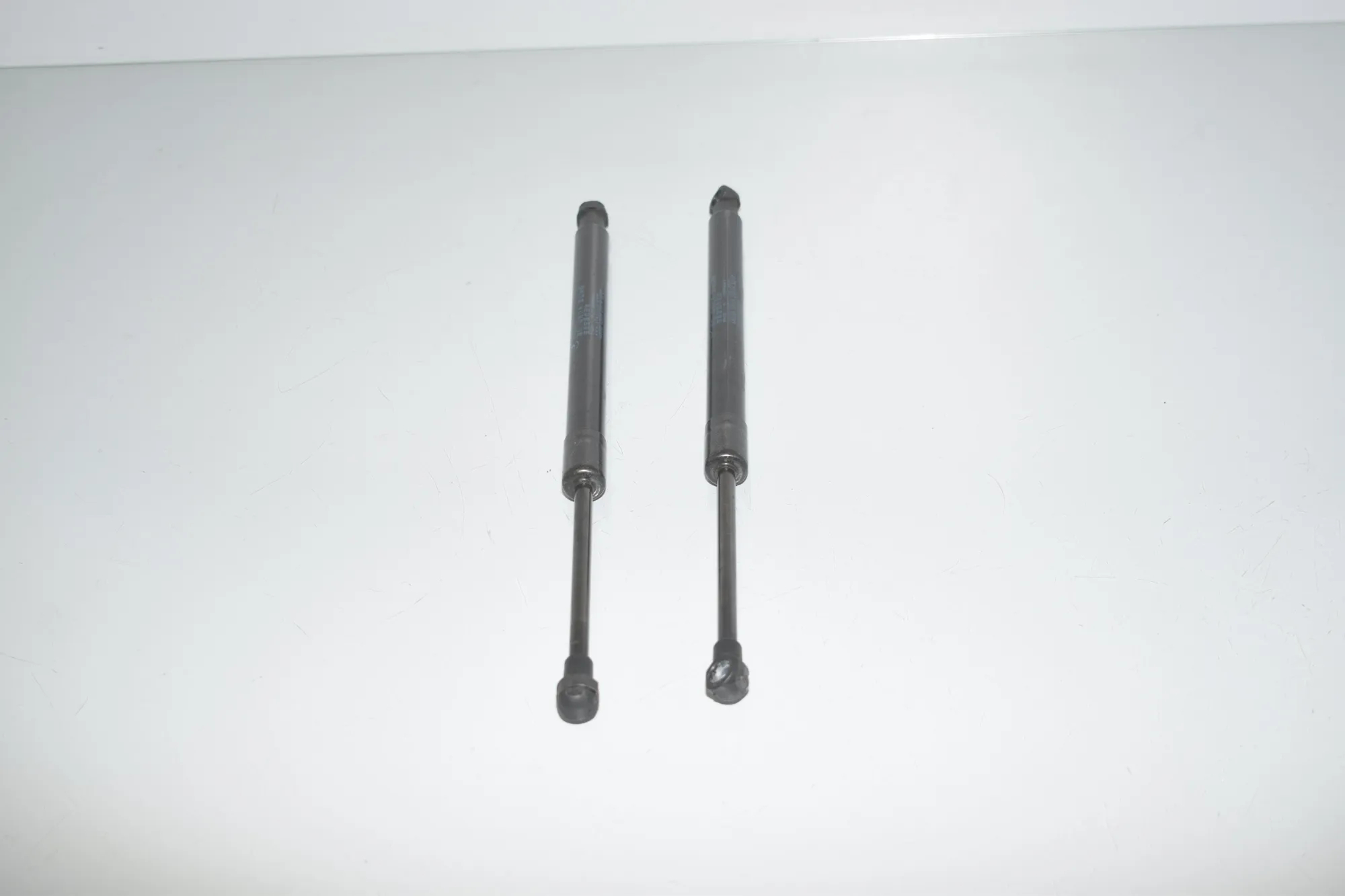 Right Side Tailgate Gas Strut – OEM 7304556 · BMW 2 Coupe (F22, F87) 220 i 2014 – 4