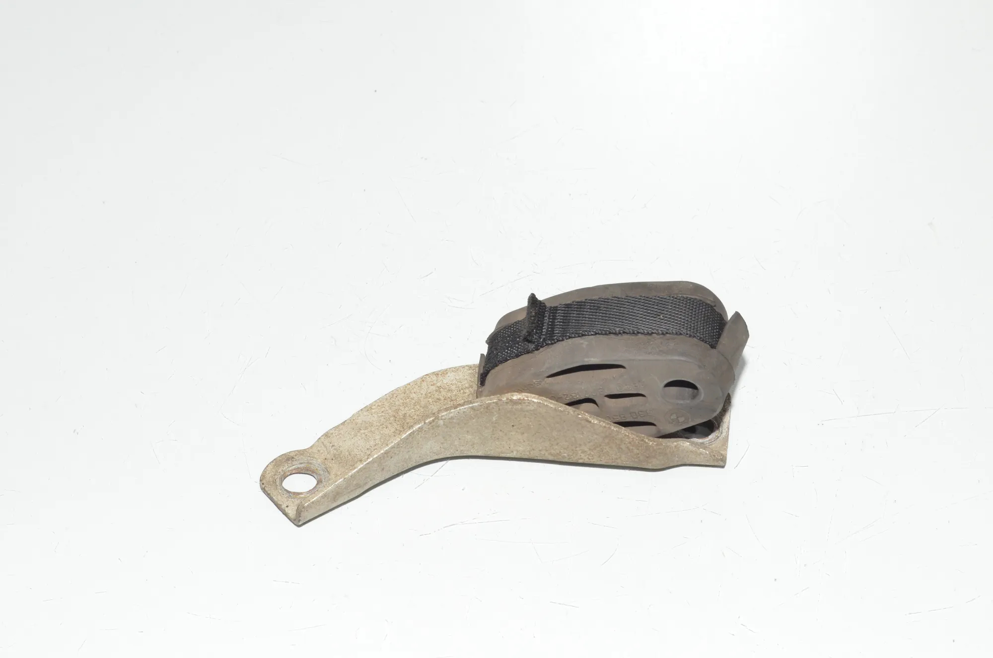 Exhaust Holder – OEM 7807132 · BMW 5 Gran Turismo (F07) 530 d 2010