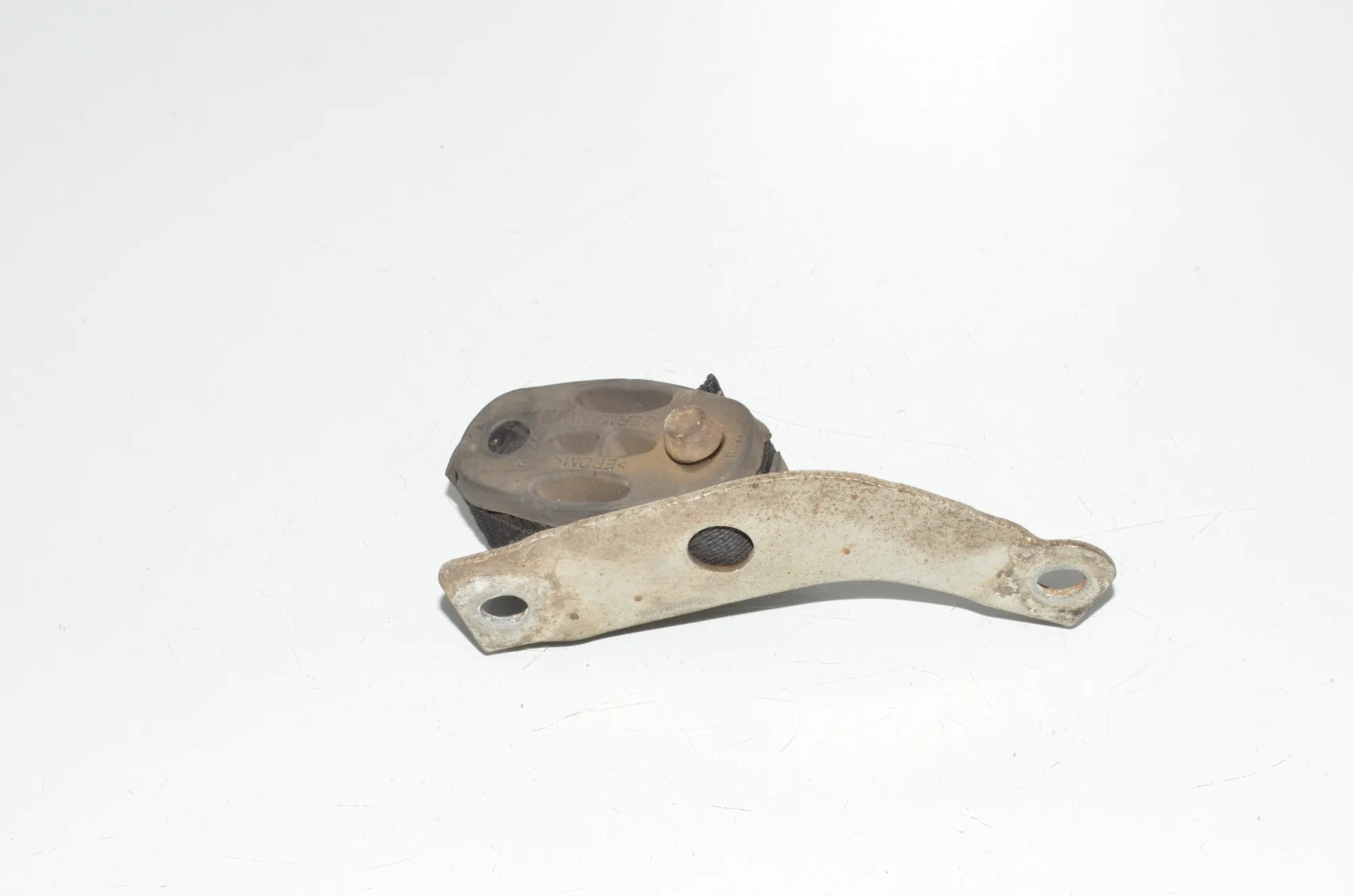 Exhaust Holder – OEM 7807132 · BMW 5 Gran Turismo (F07) 530 d 2010 – 3