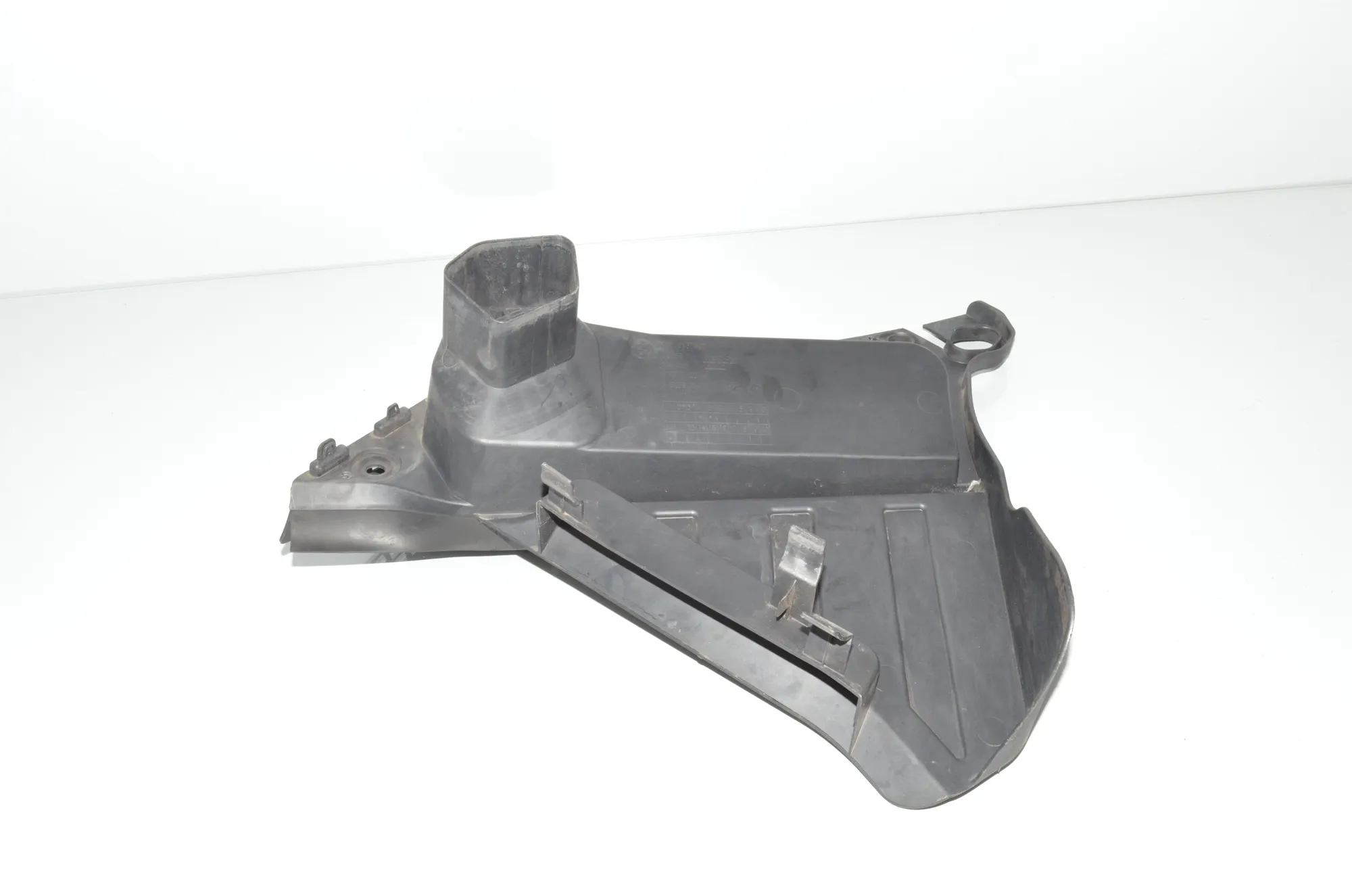 Front Wiper Cowl Trim – OEM 6987607 · BMW 5 Gran Turismo (F07) 530 d 2010 – 5