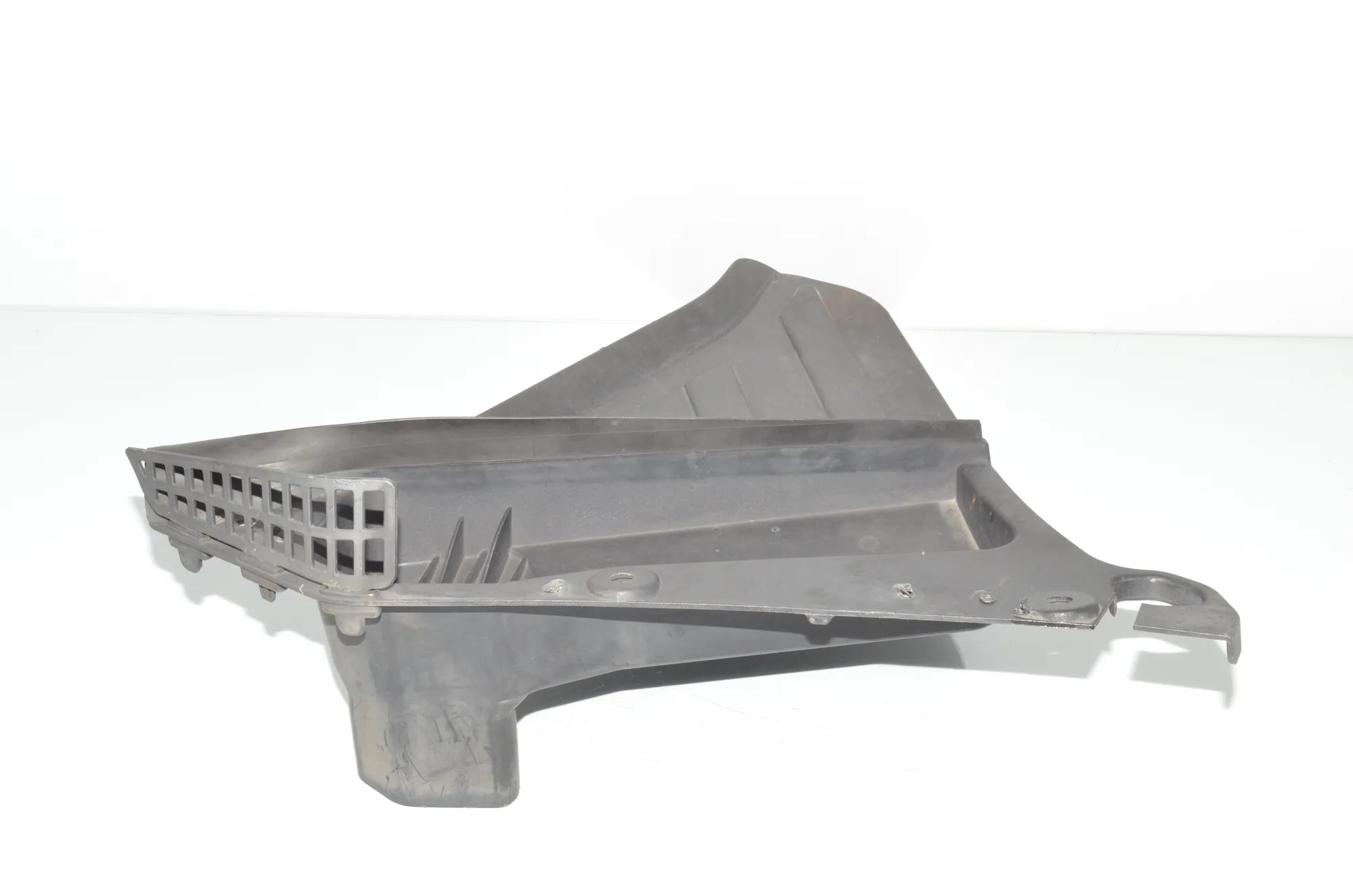 Front Wiper Cowl Trim – OEM 6987607 · BMW 5 Gran Turismo (F07) 530 d 2010 – 3