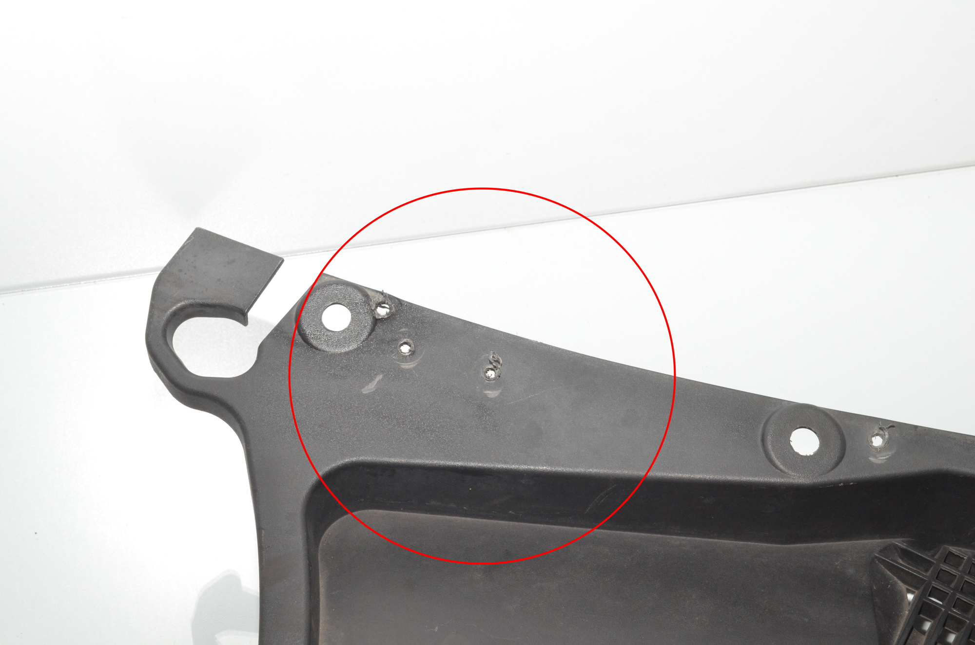 Front Wiper Cowl Trim – OEM 6987607 · BMW 5 Gran Turismo (F07) 530 d 2010 – 2