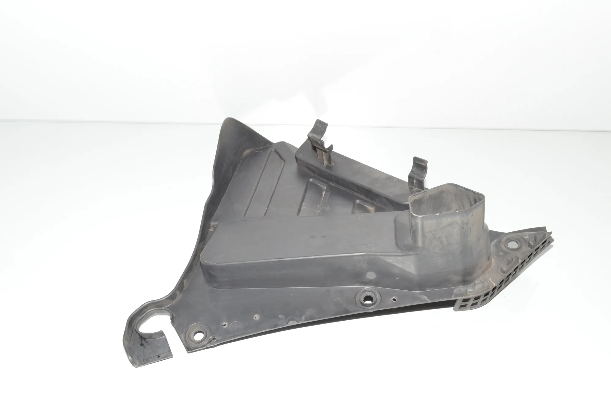 Front Wiper Cowl Trim – OEM 6987607 · BMW 5 Gran Turismo (F07) 530 d 2010 – 6
