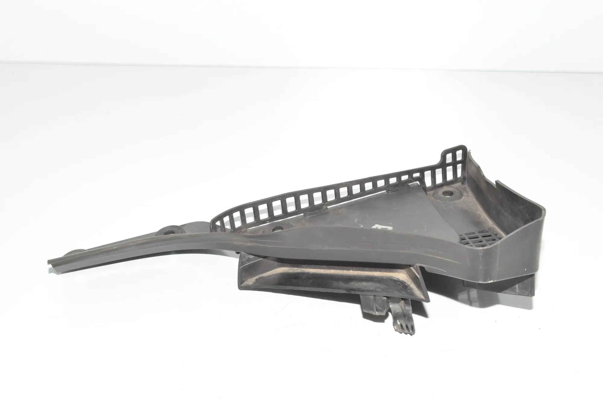 Front Wiper Cowl Trim – OEM 7220181 · BMW 5 Gran Turismo (F07) 530 d 2010 – 2