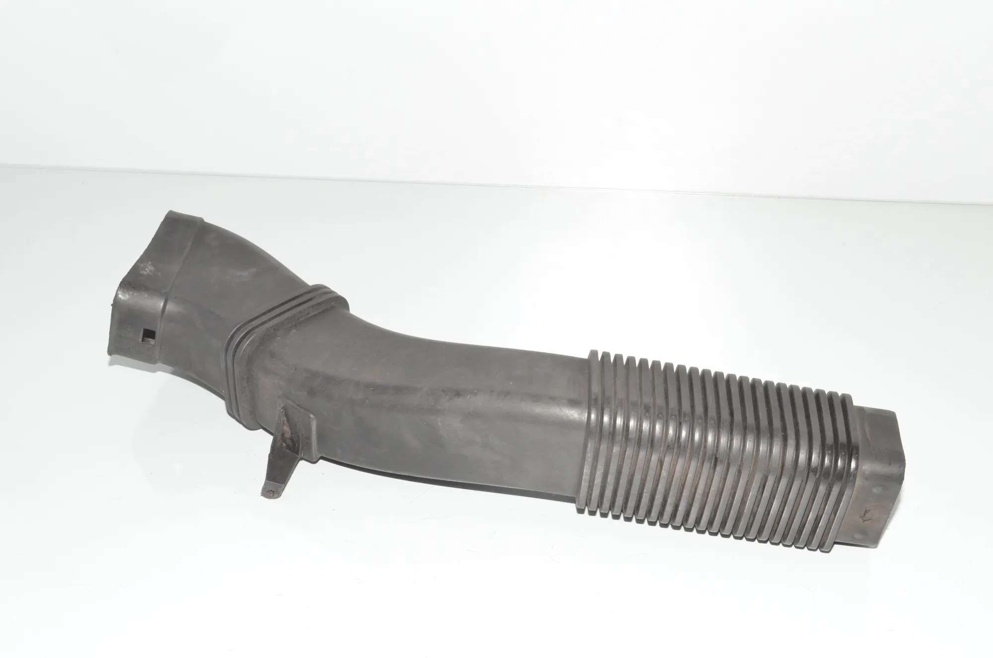 Air Intake Tube – OEM 7811597 · BMW 5 Gran Turismo (F07) 530 d 2010 – 2