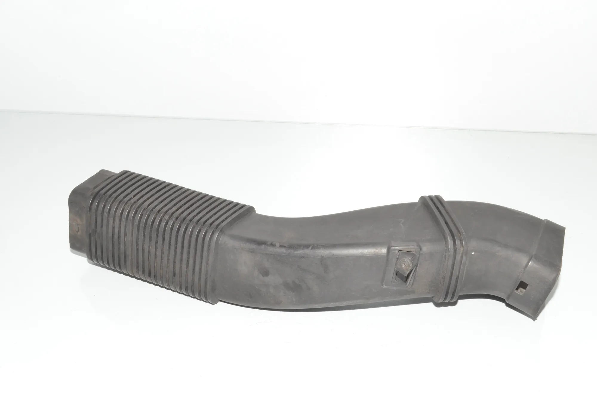 Air Intake Tube – OEM 7811597 · BMW 5 Gran Turismo (F07) 530 d 2010 – 4