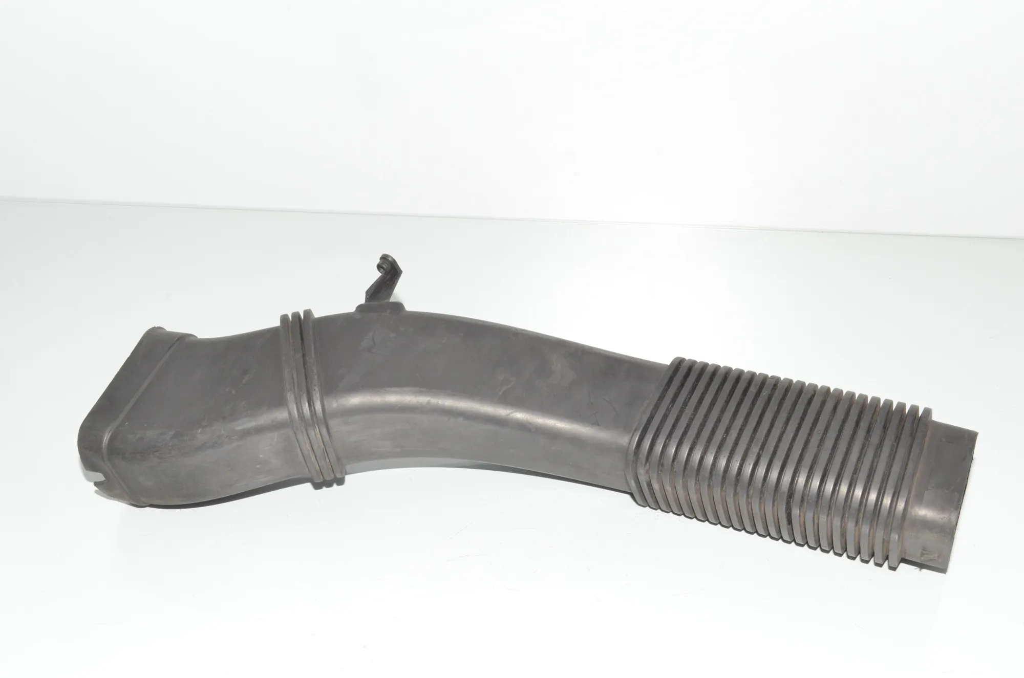 Air Intake Tube – OEM 7811597 · BMW 5 Gran Turismo (F07) 530 d 2010 – 3
