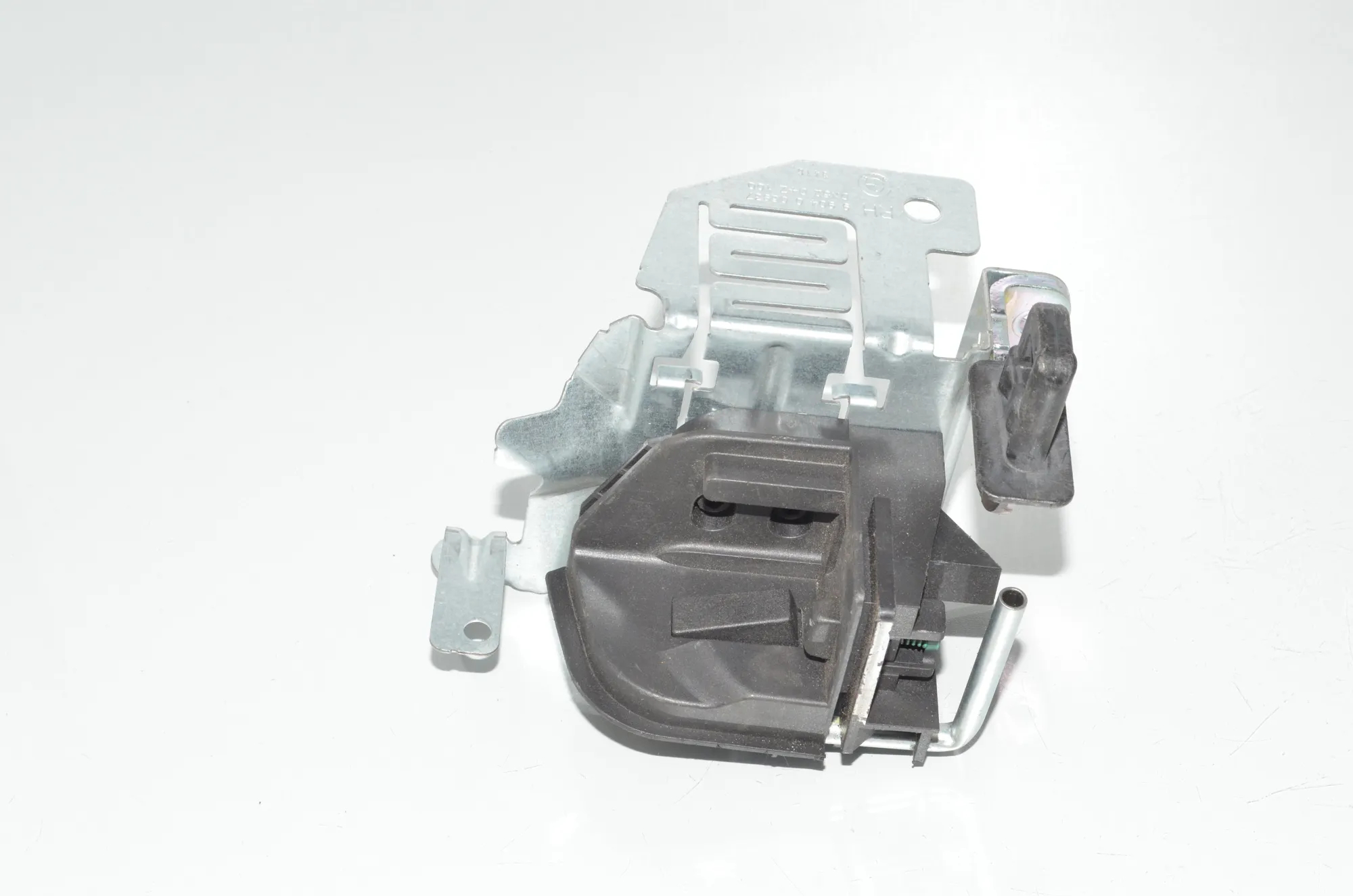 Bracket – OEM 9904006937 · BMW 3 Touring (F31) BMW 3 Touring (F31) 316 d 2013