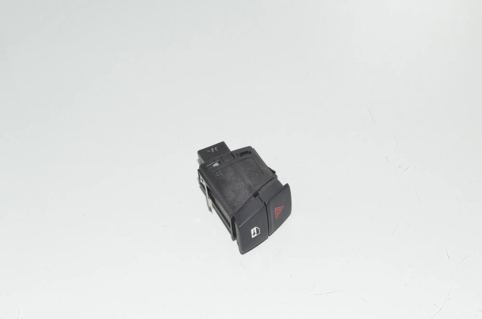 Hazard Button – OEM 9231786 · BMW 2 Coupe (F22, F87) 220 i 2014 – 2