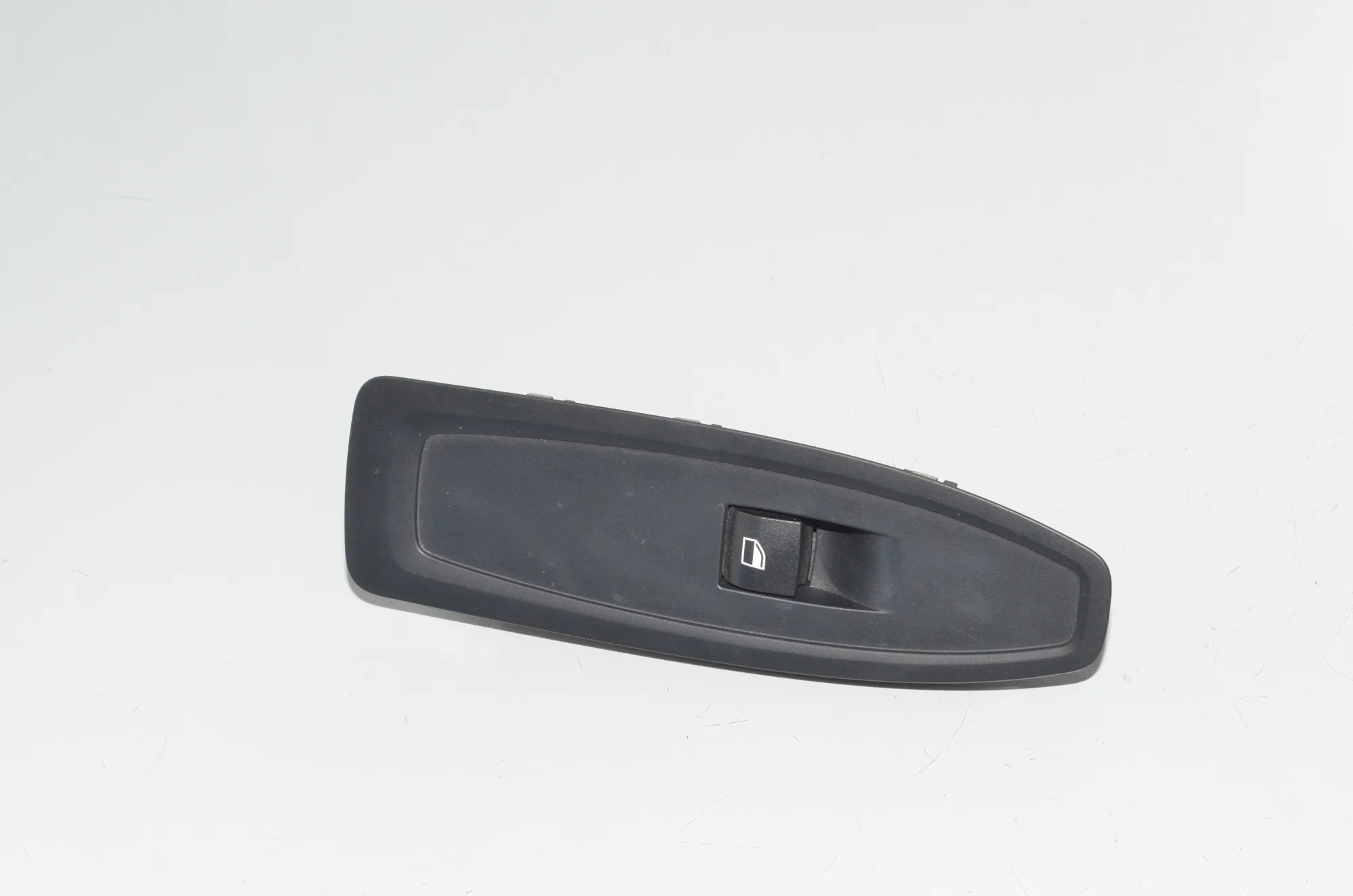 Front Right Door Window Switch – OEM 9208107 · BMW 2 Coupe (F22, F87) 220 i 2014
