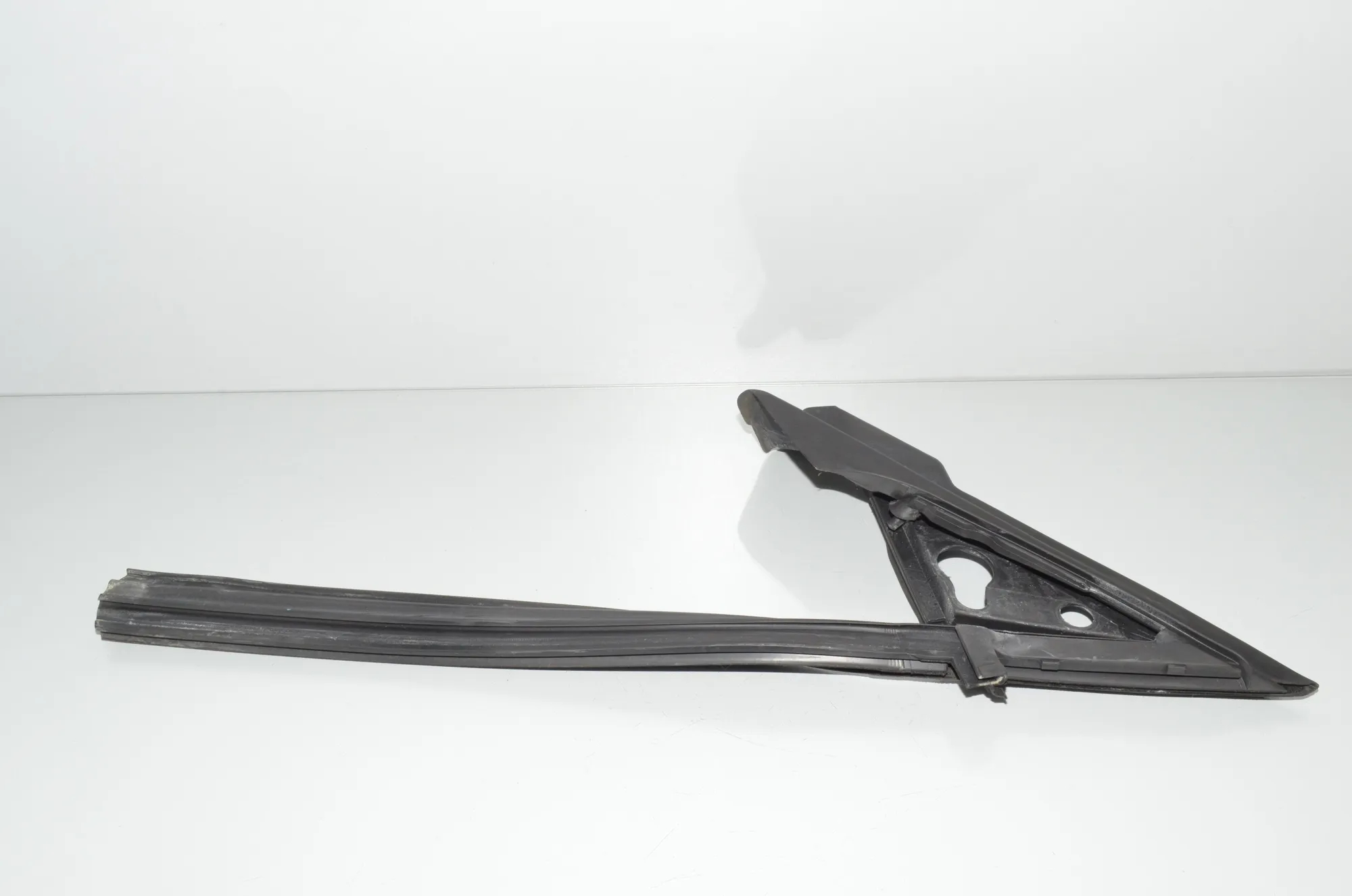 Front Right Door Seal Rubber – OEM 7268420 · BMW 2 Coupe (F22, F87) 220 i 2014 – 3