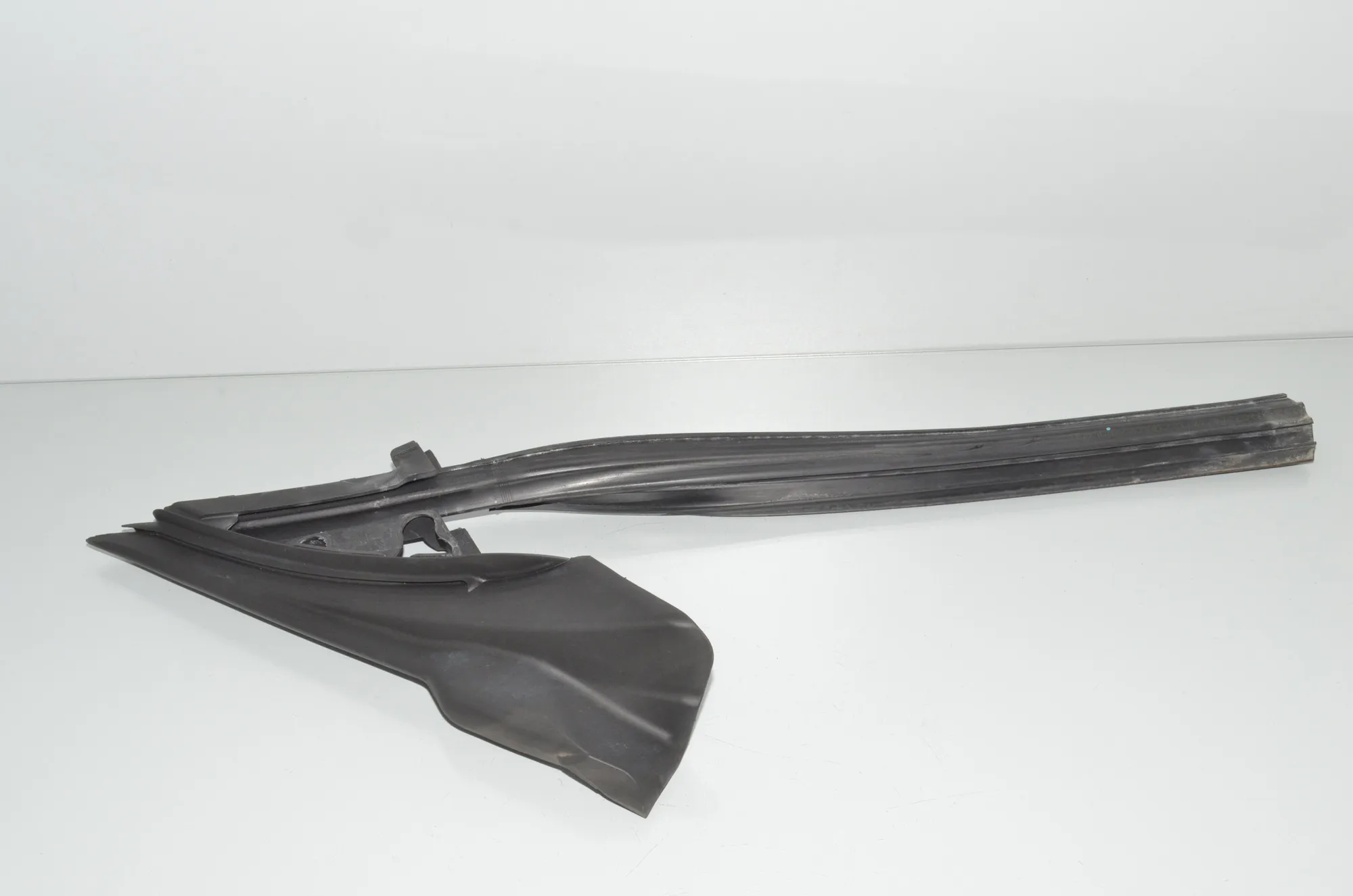 Front Right Door Seal Rubber – OEM 7268420 · BMW 2 Coupe (F22, F87) 220 i 2014 – 2