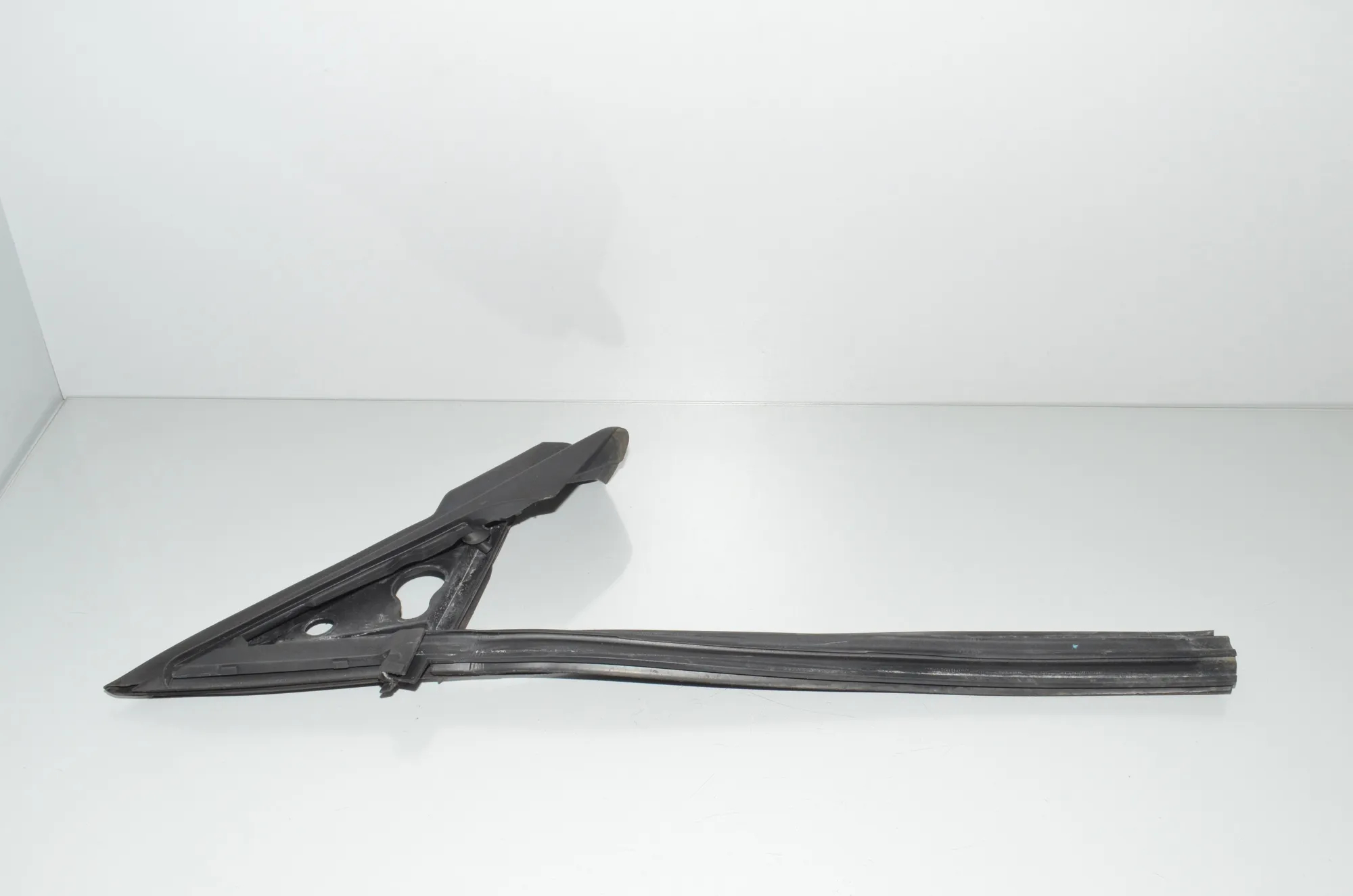 Front Left Door Seal Rubber – OEM 7268419 · BMW 2 Coupe (F22, F87) 220 i 2014
