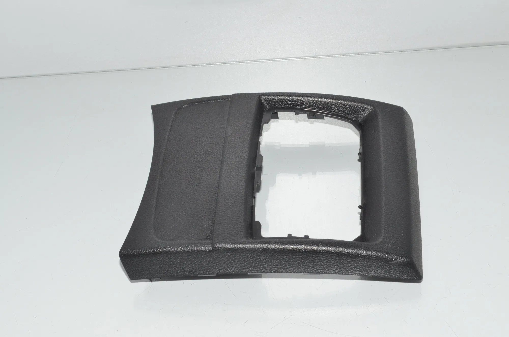 Center Console Trim – OEM 9207326 · BMW 2 Coupe (F22, F87) 220 i 2014 – 2