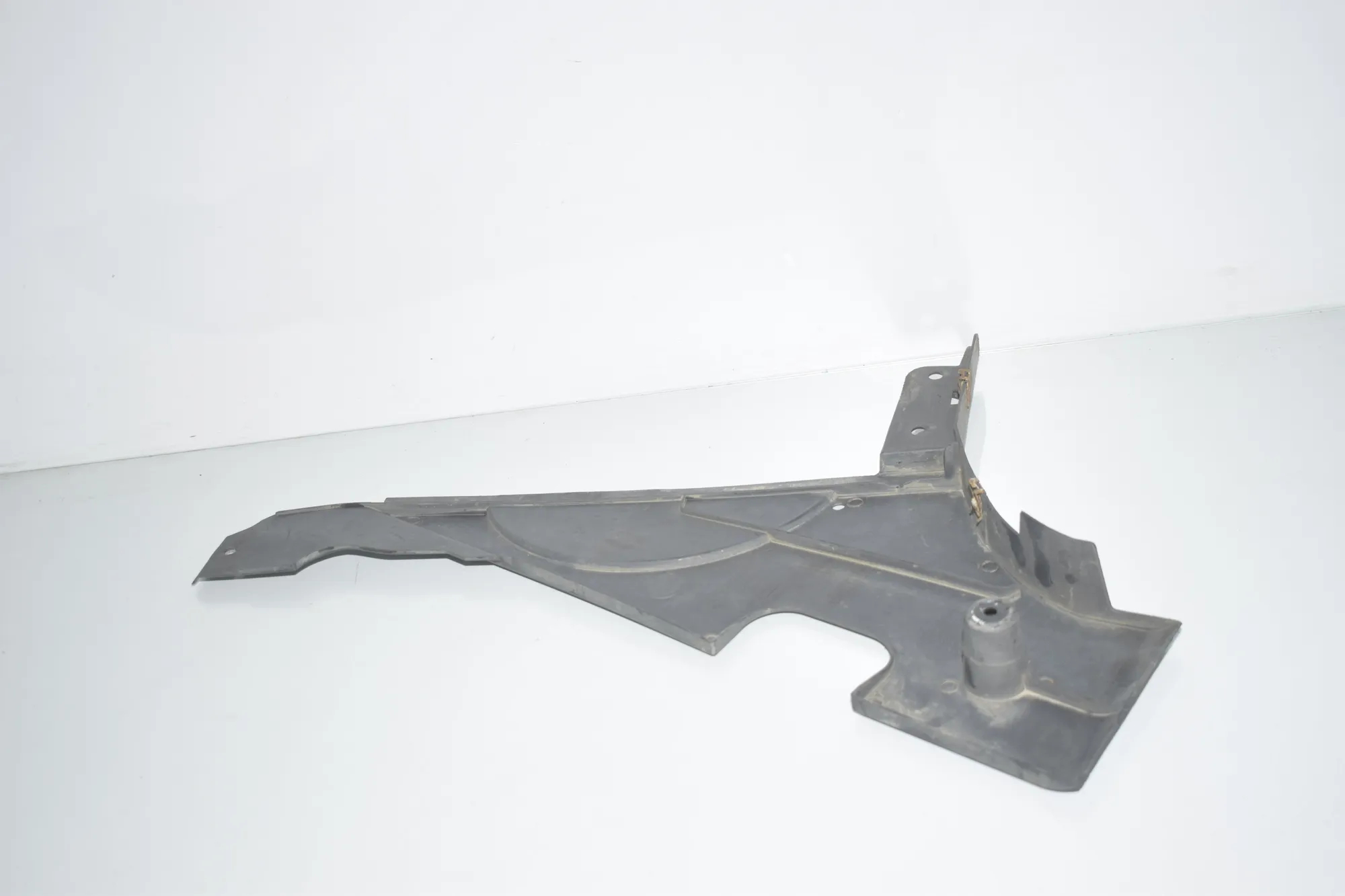 Rear Right Underbody Cover – OEM 7186722 · BMW 5 Touring (F11) M 550 d xDrive 2014 – 3