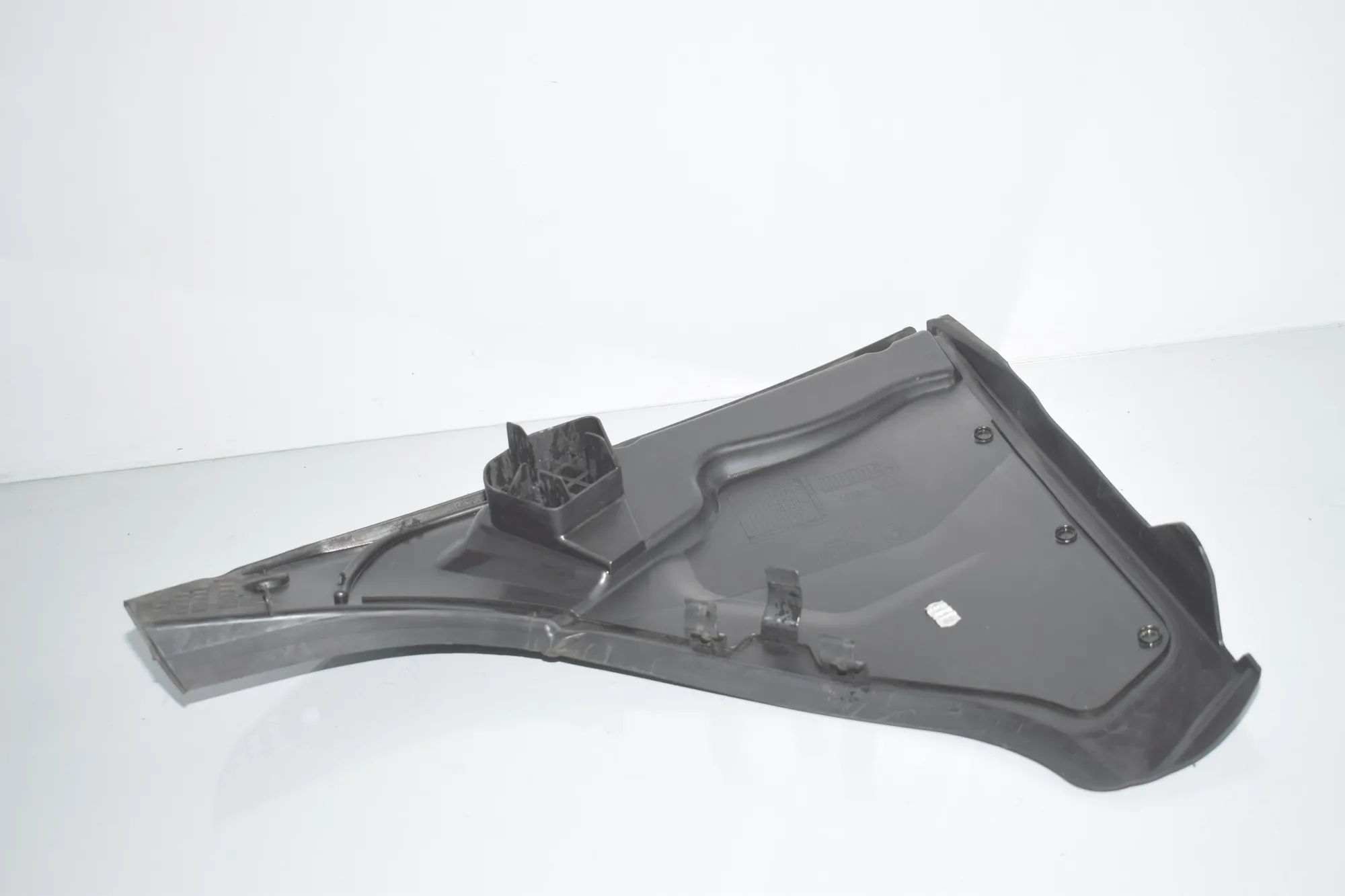 Front Wiper Cowl Trim – OEM 6987605 · BMW 5 Touring (F11) M 550 d xDrive 2014 – 4