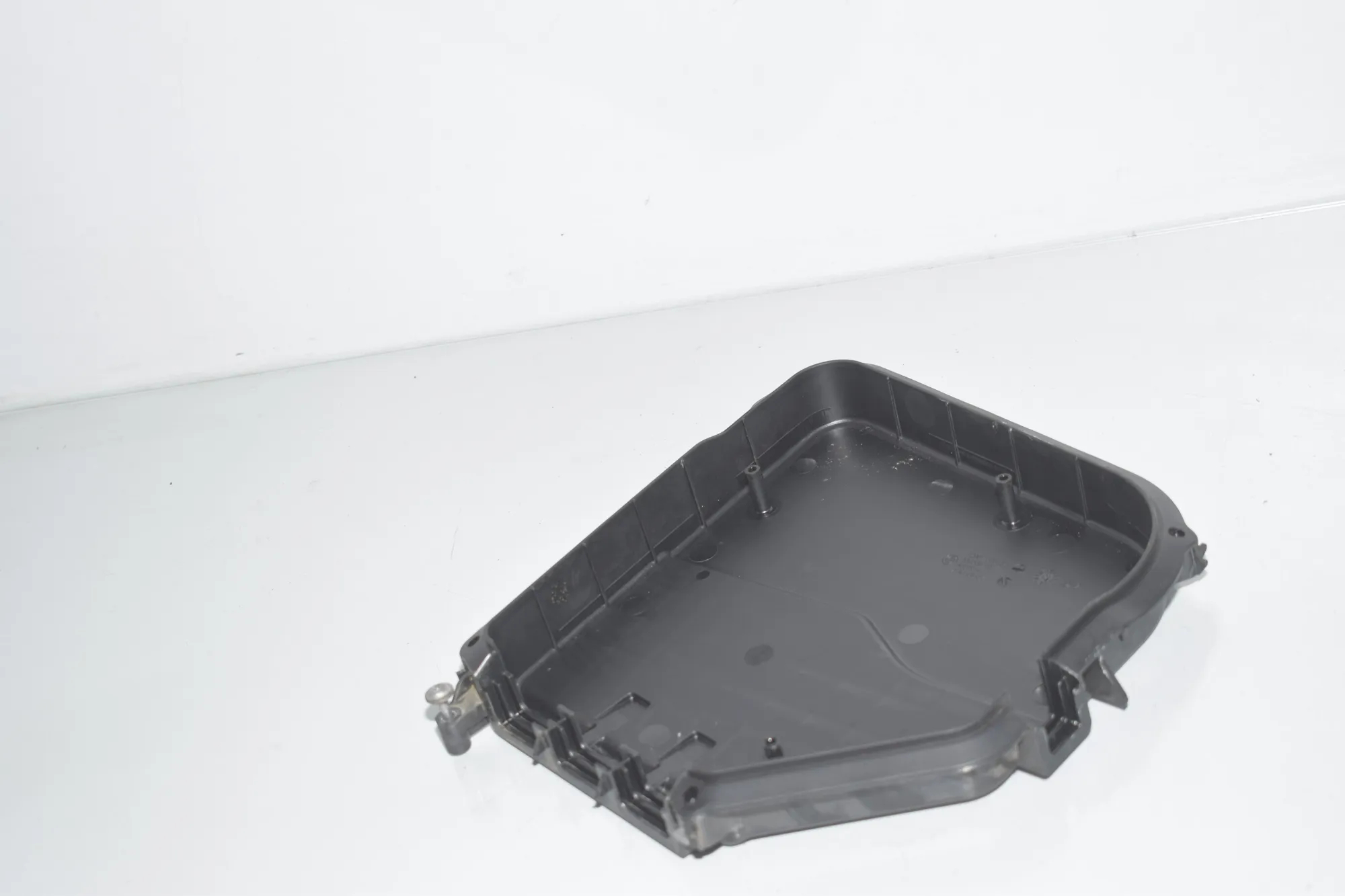 Fuse Box Cover – OEM 7555152 · BMW 5 Touring (F11) M 550 d xDrive 2014 – 2