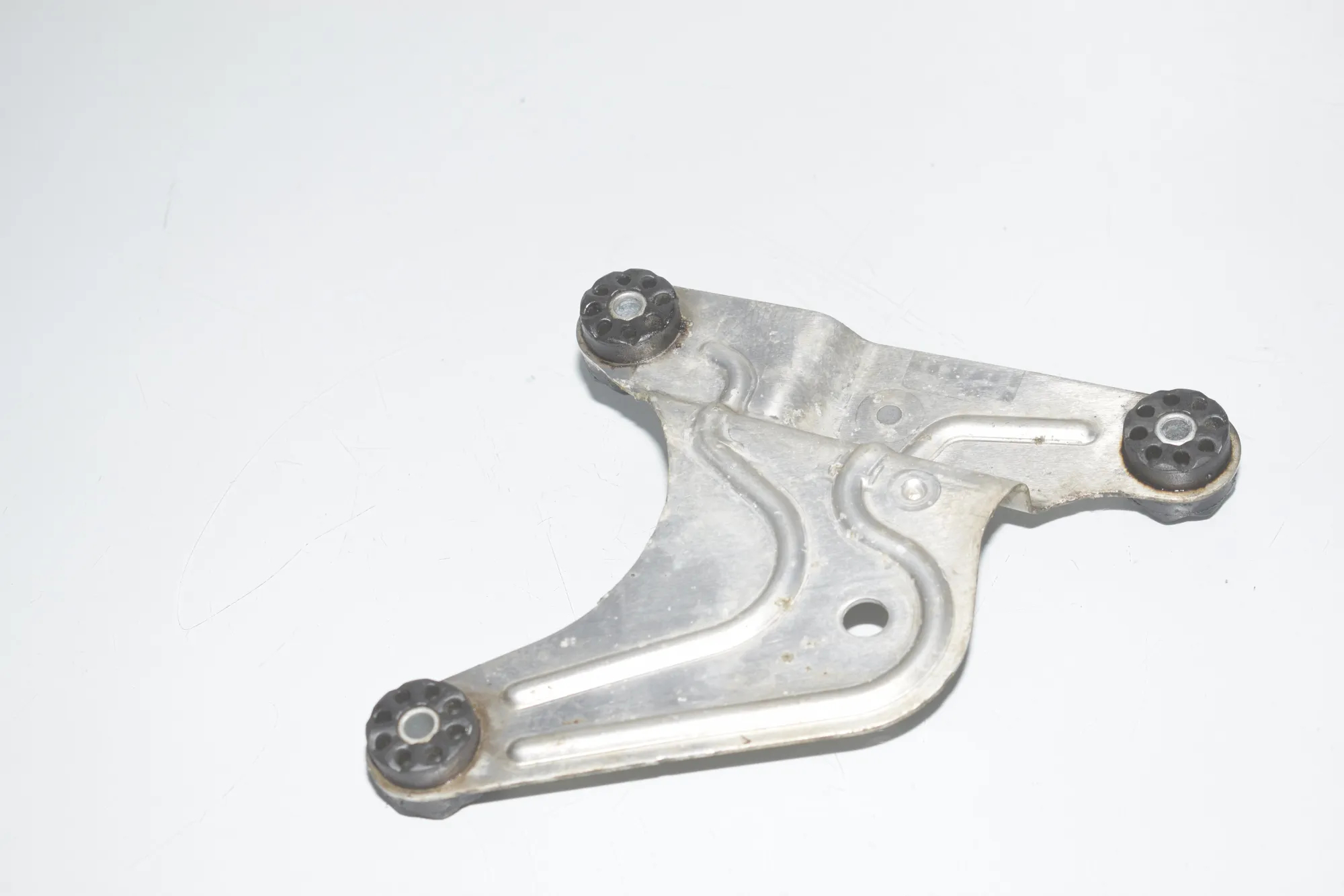 ABS Pump Holder – OEM 6797679 · BMW 5 Touring (F11) M 550 d xDrive 2014 – 2