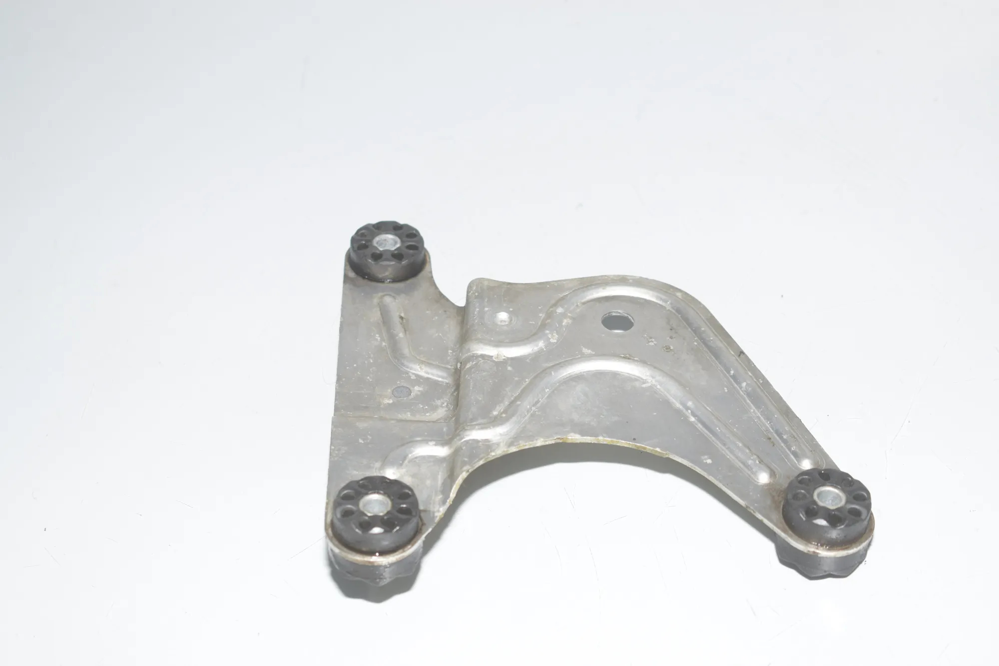 ABS Pump Holder – OEM 6797679 · BMW 5 Touring (F11) M 550 d xDrive 2014 – 3