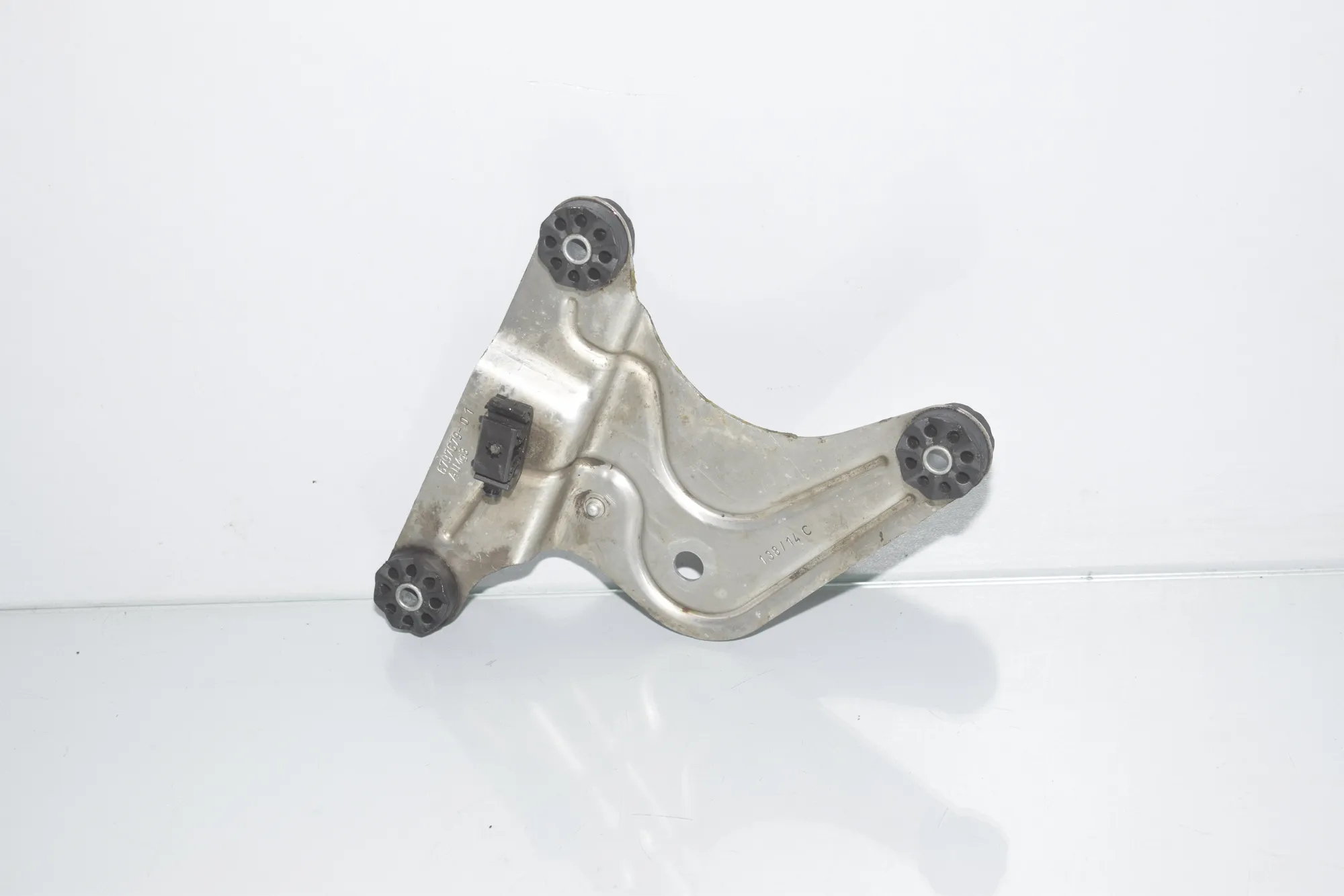 ABS Pump Holder – OEM 6797679 · BMW 5 Touring (F11) M 550 d xDrive 2014 – 4