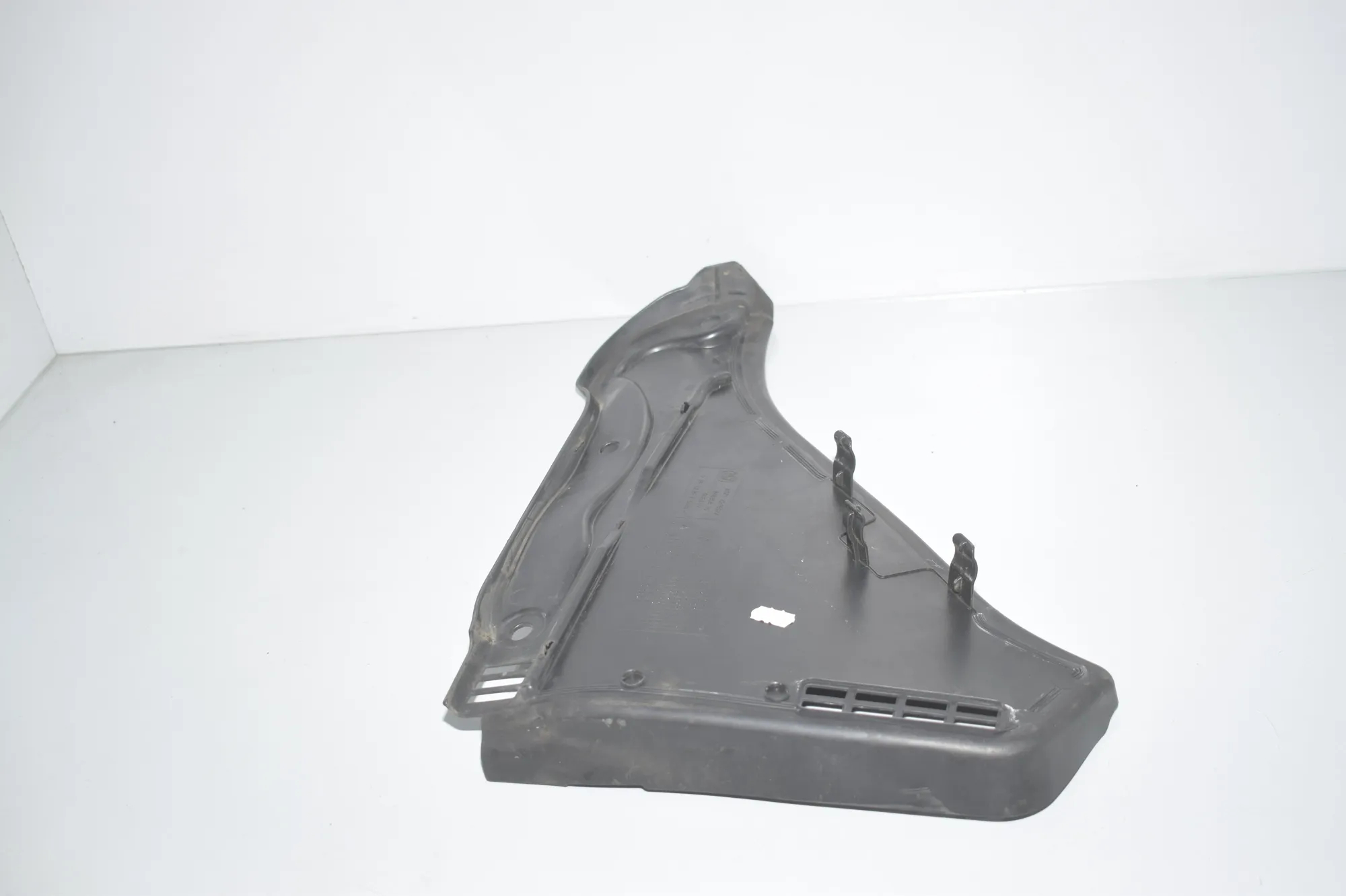 Front Wiper Cowl Trim – OEM 7216977 · BMW 5 Touring (F11) M 550 d xDrive 2014 – 4