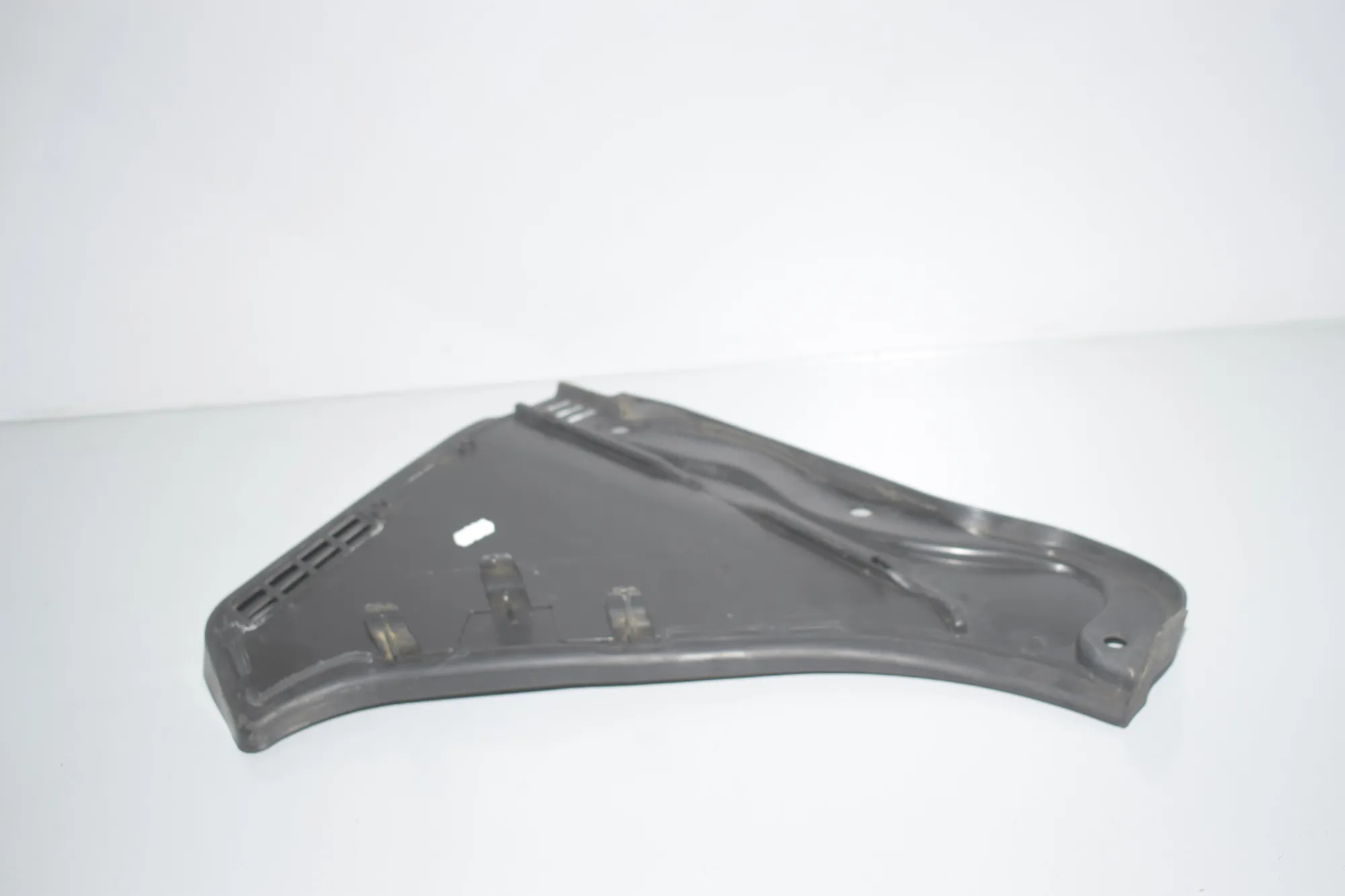 Front Wiper Cowl Trim – OEM 7216977 · BMW 5 Touring (F11) M 550 d xDrive 2014 – 3