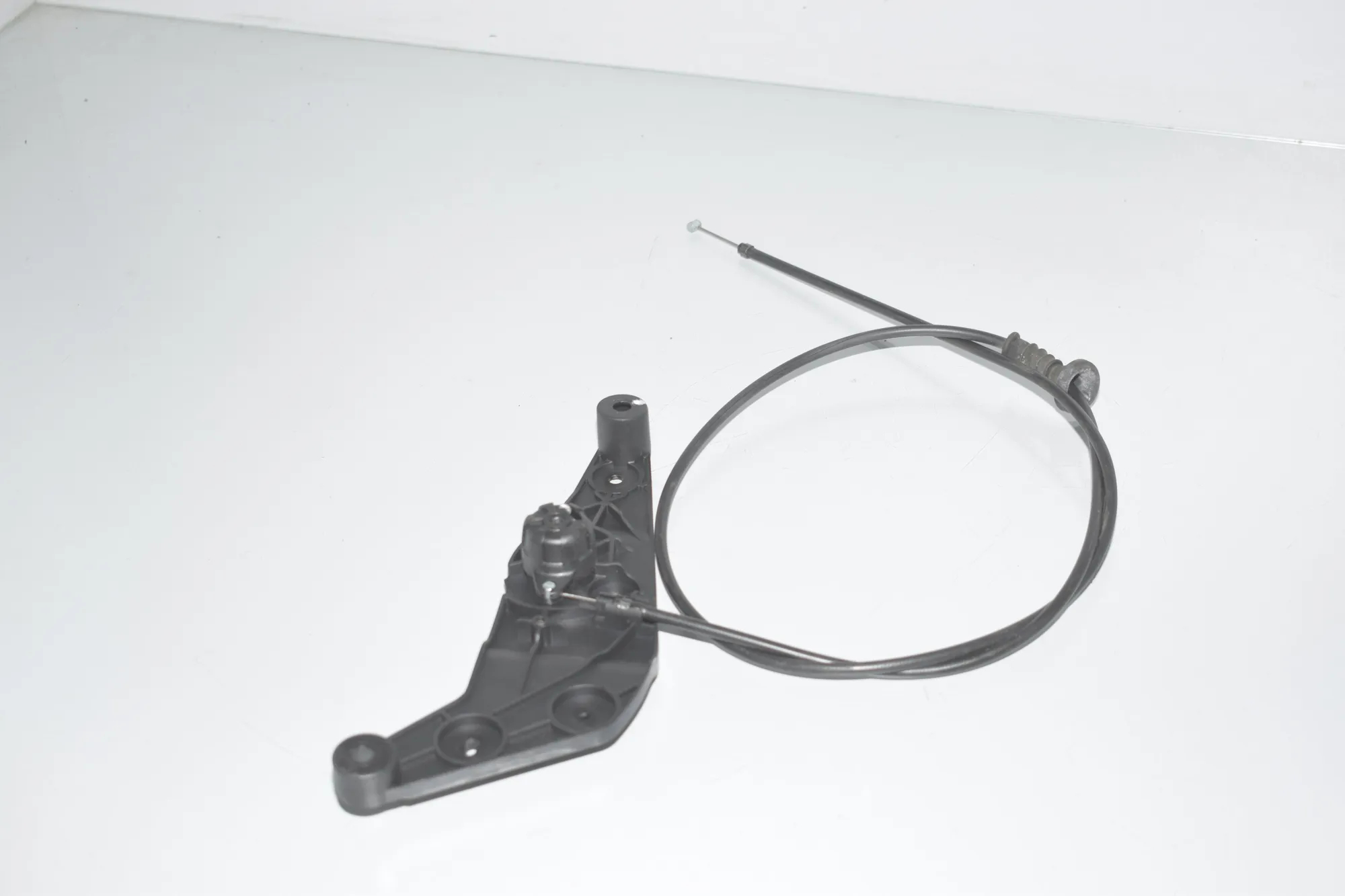 Bonnet Release Handle – OEM 9114002 · BMW 5 Touring (F11) M 550 d xDrive 2014 – 3