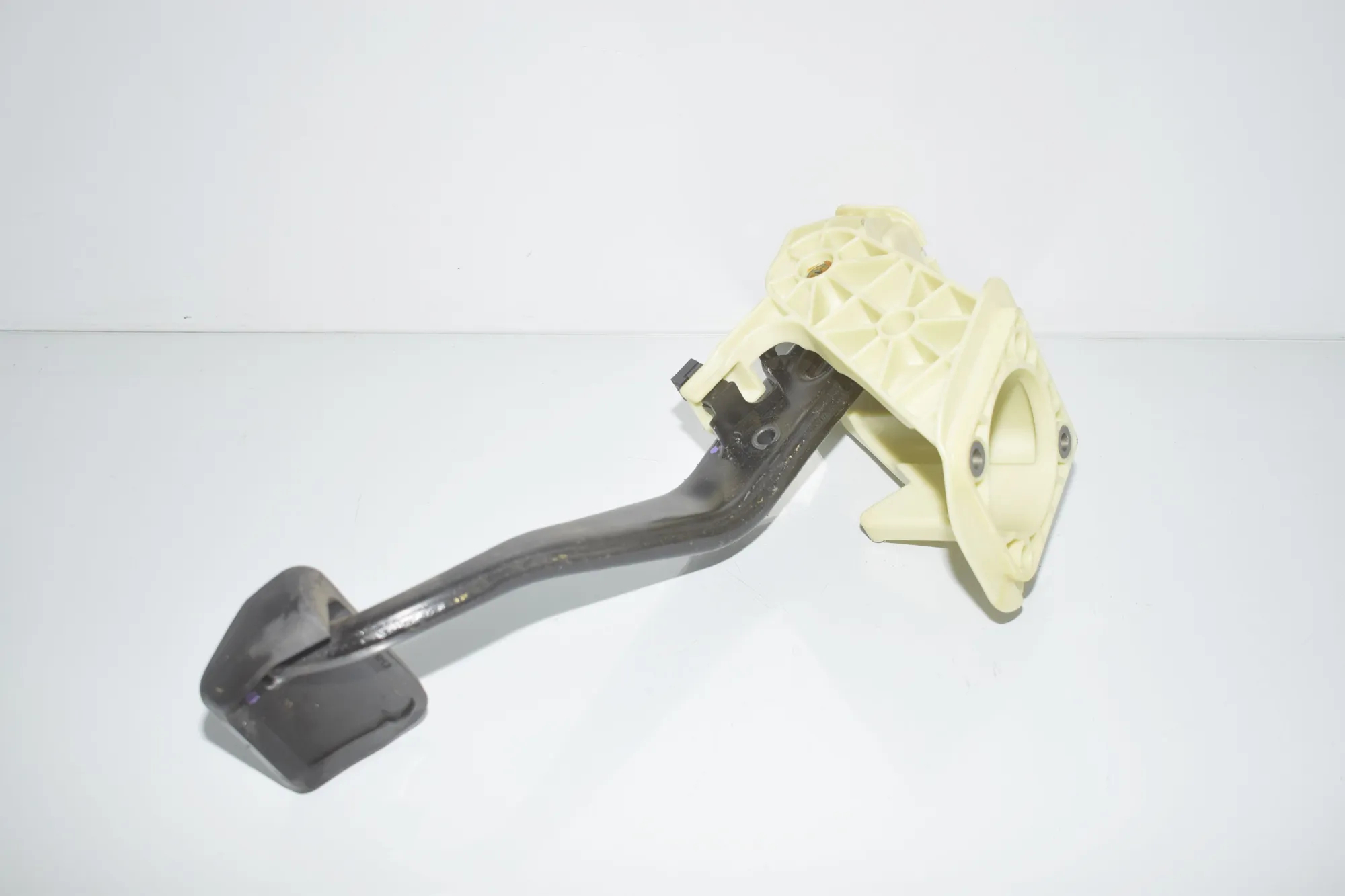 Brake Pedal – OEM 6782665 · BMW 5 Touring (F11) M 550 d xDrive 2014 – 3