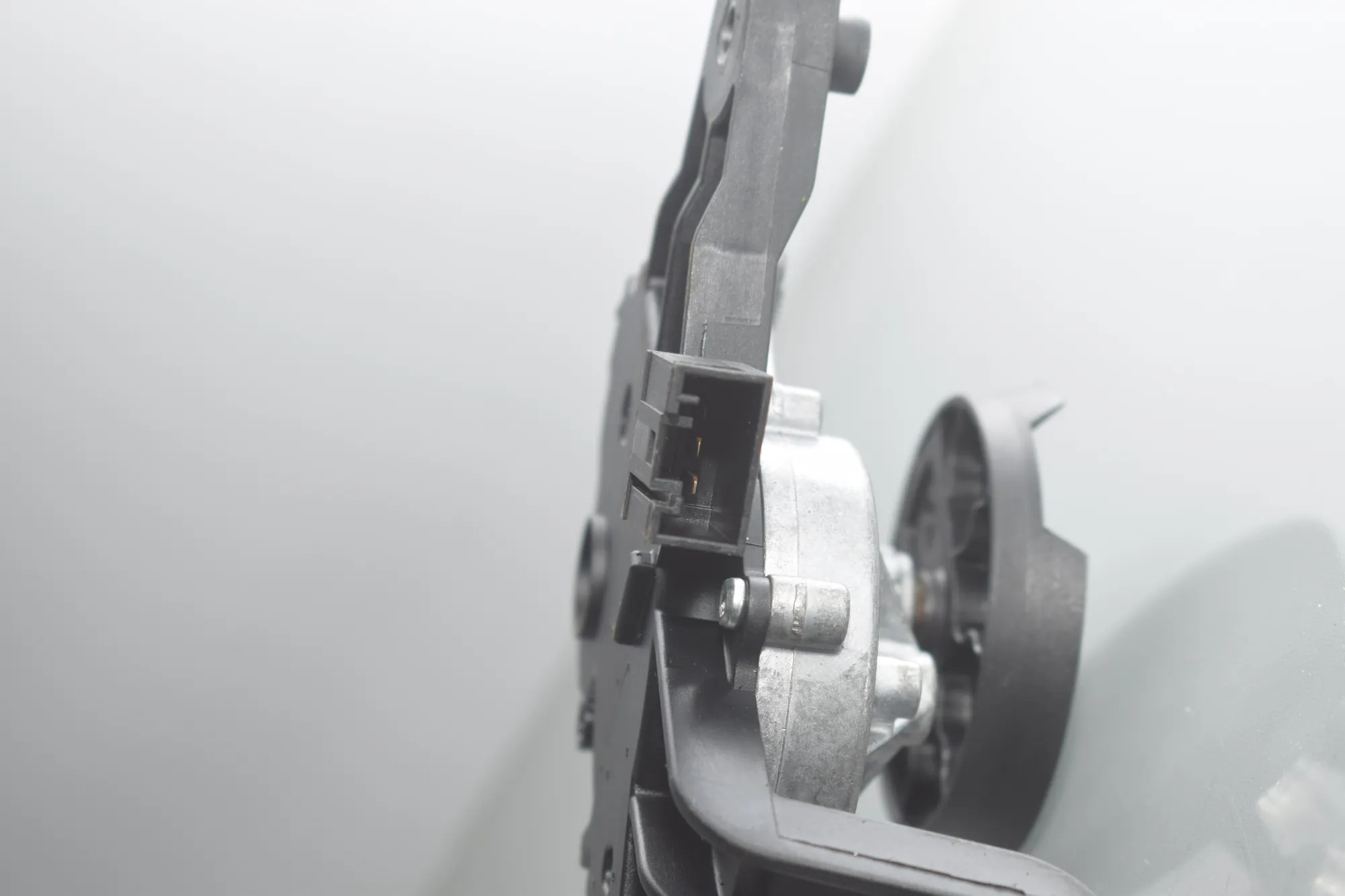 Tailgate Window Wiper Motor – OEM 7311415 · BMW 5 Touring (F11) M 550 d xDrive 2014 – 5