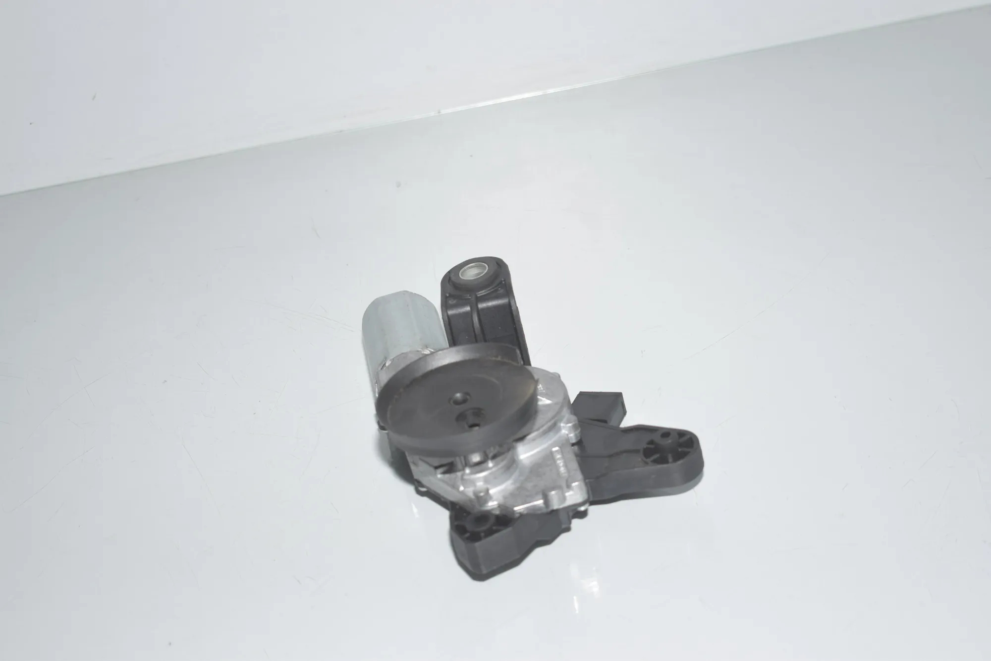 Tailgate Window Wiper Motor – OEM 7311415 · BMW 5 Touring (F11) M 550 d xDrive 2014 – 2