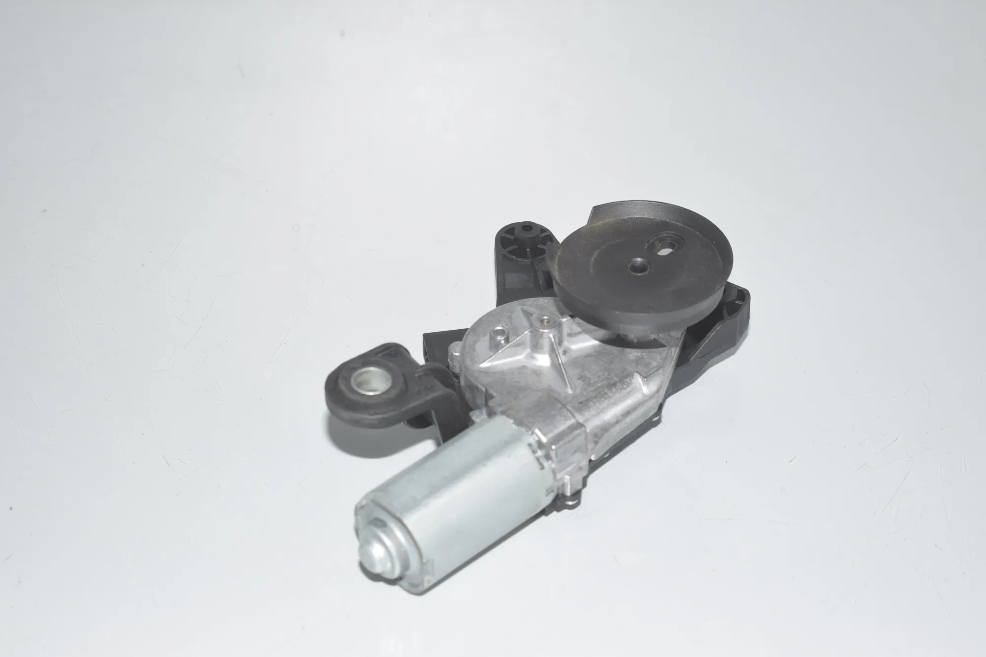 Tailgate Window Wiper Motor – OEM 7311415 · BMW 5 Touring (F11) M 550 d xDrive 2014 – 3