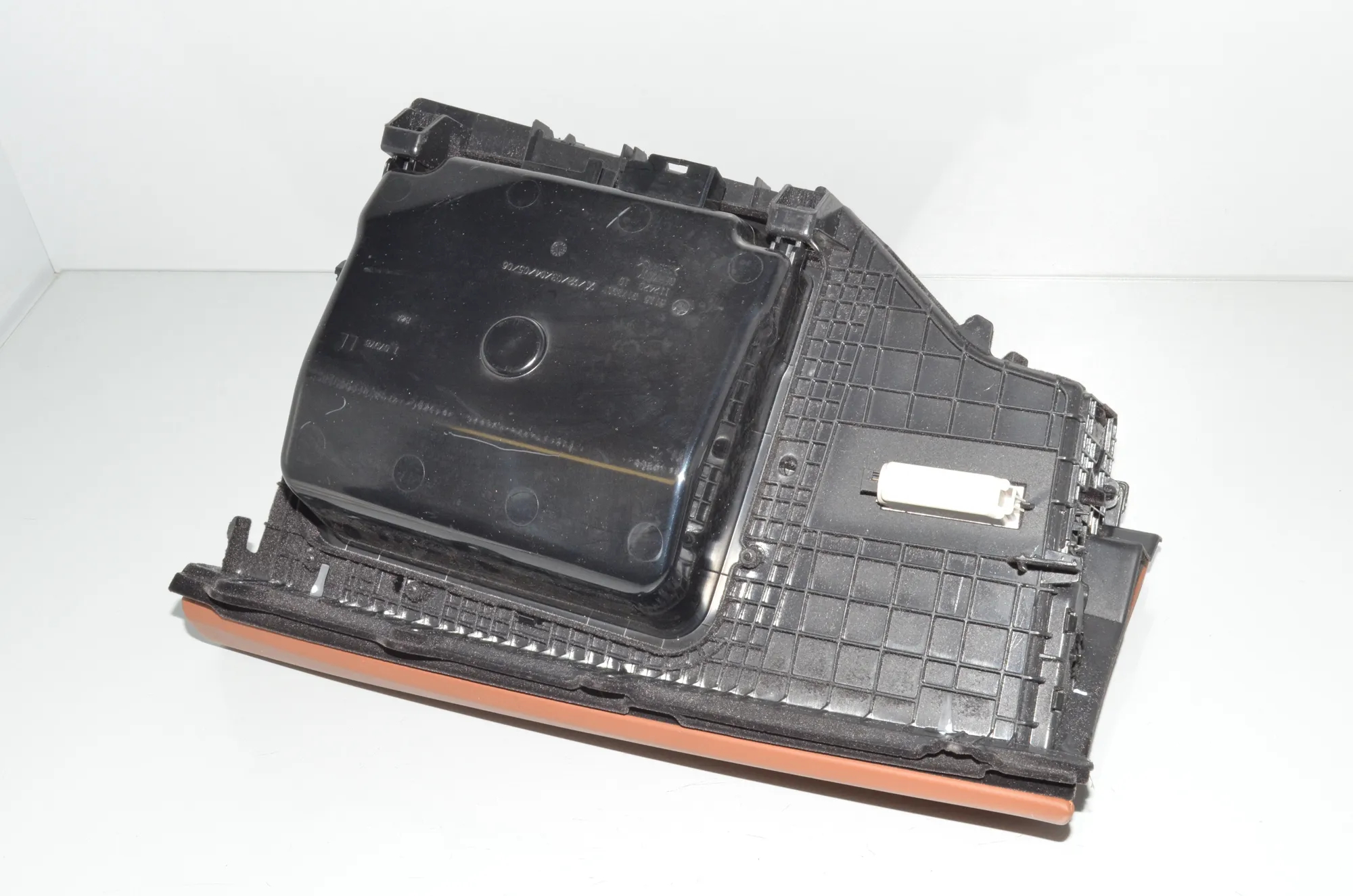 Glove Compartment – OEM 9166683 · BMW 5 Touring (F11) M 550 d xDrive 2014 – 5
