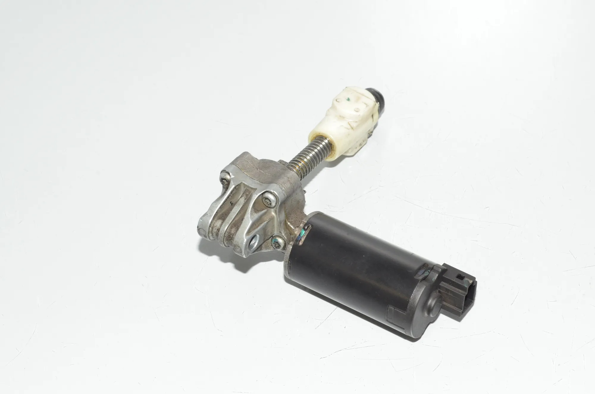 Front Left Seat Control Motor – OEM 1020504X · BMW X5 (E70) M 50 d 2013 – 4