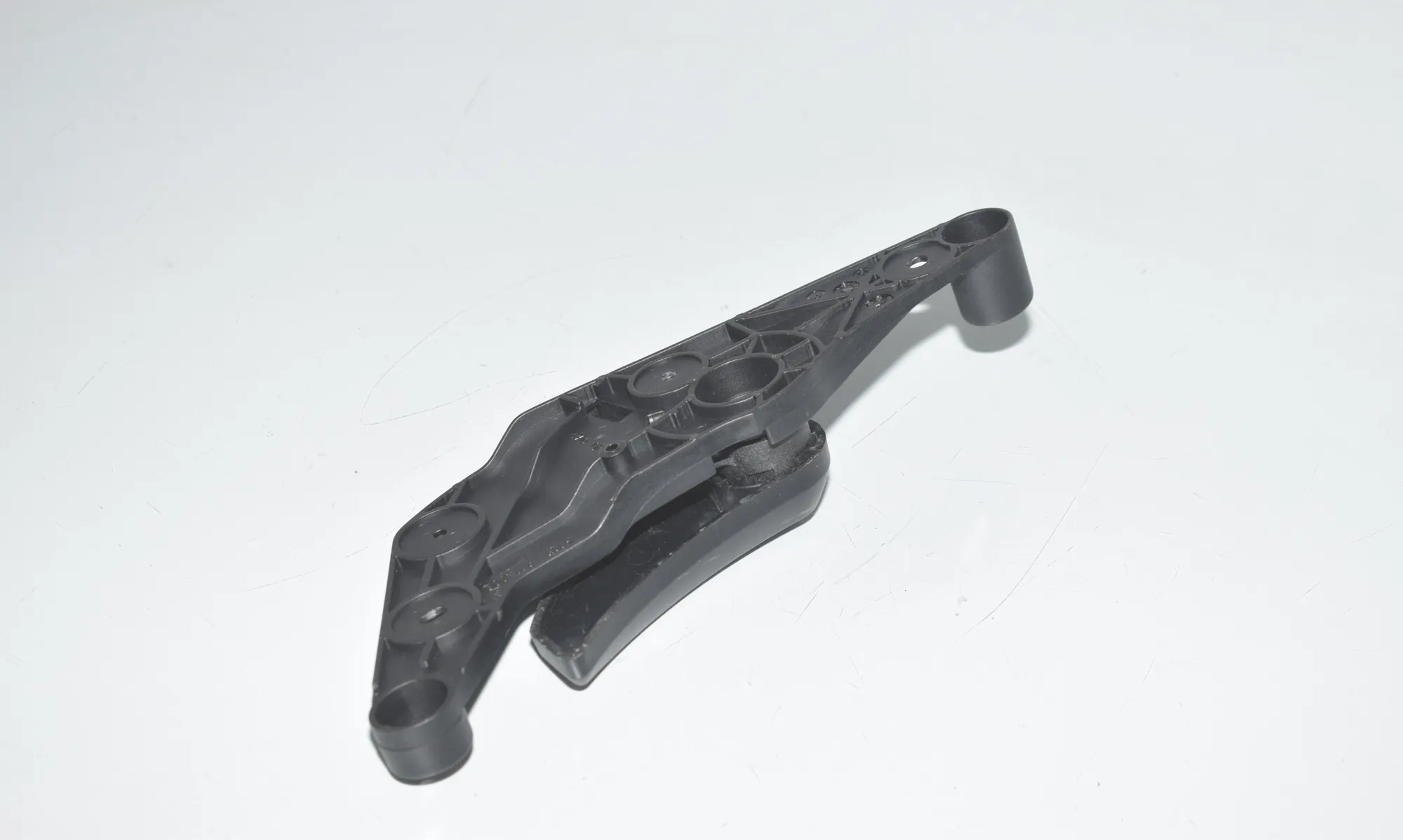 Bonnet Release Handle – OEM 9114002 · BMW 5 (F10) M5 2015 – 4