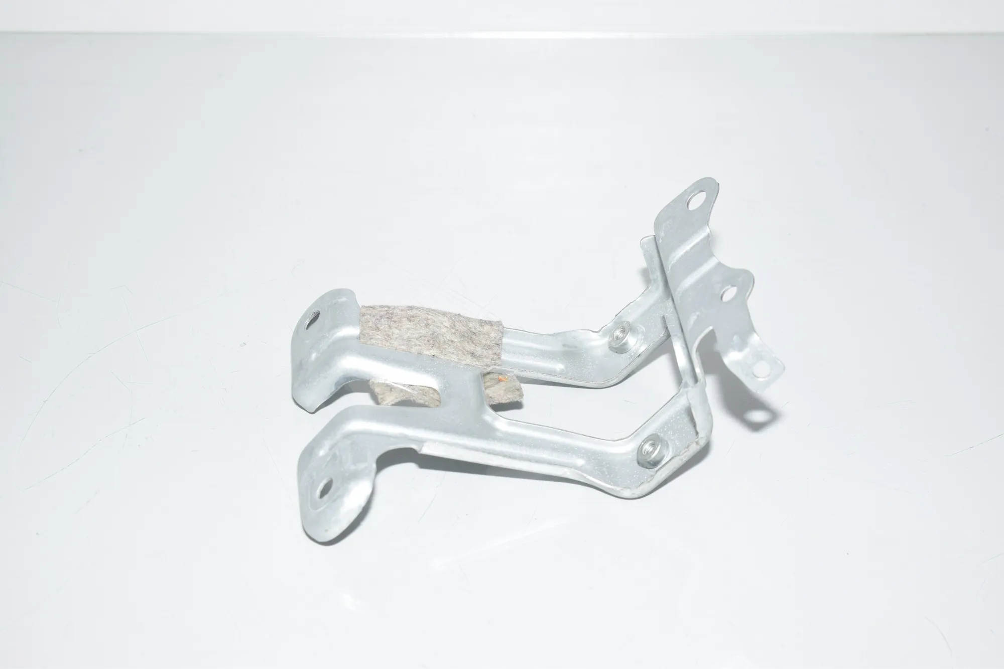 Bracket – OEM 9171542 · BMW 5 (F10) M5 2015 – 4