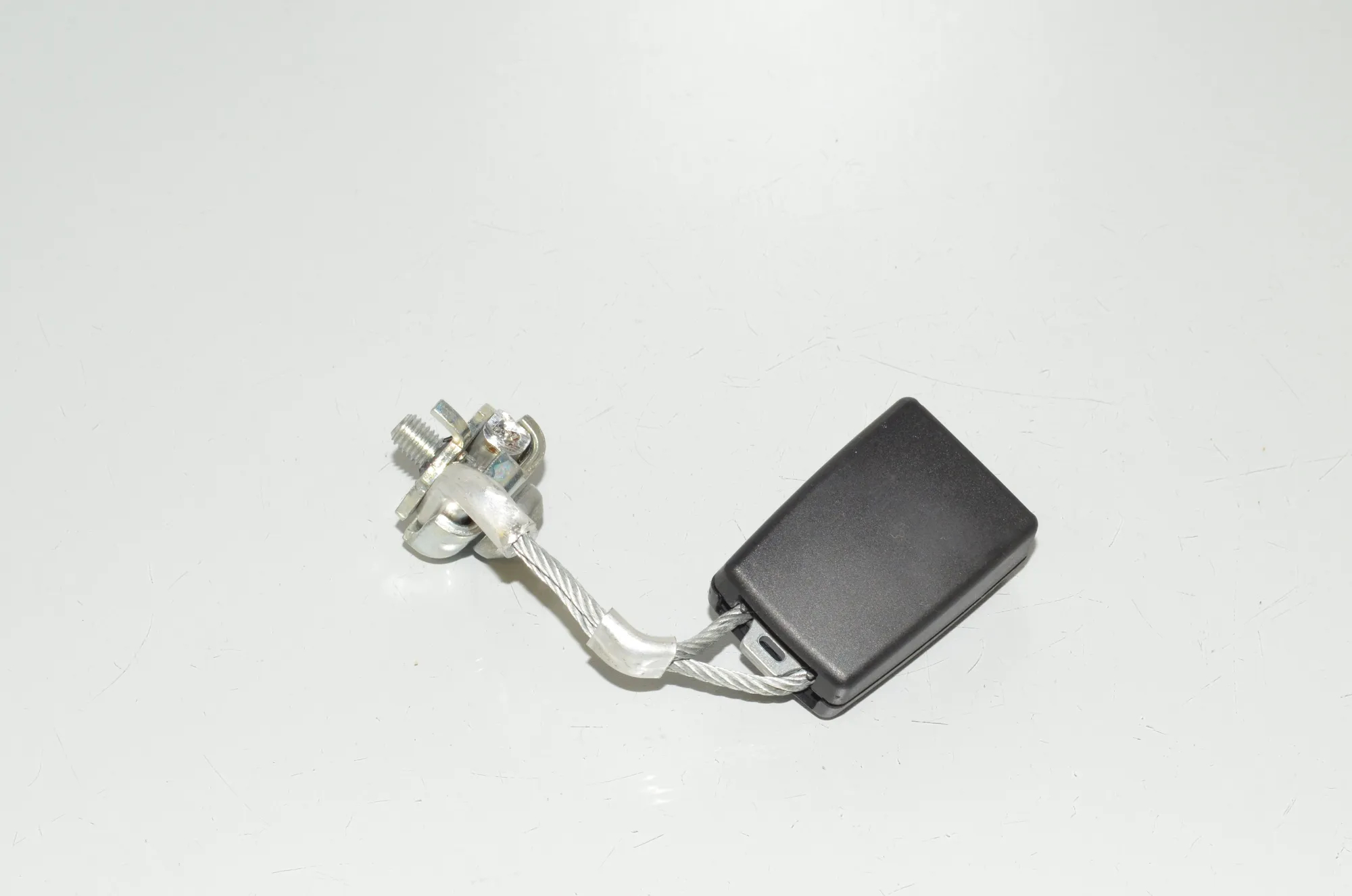 Rear Left Seat Buckle – OEM 9172381 · BMW 5 (F10) M5 2015 – 3