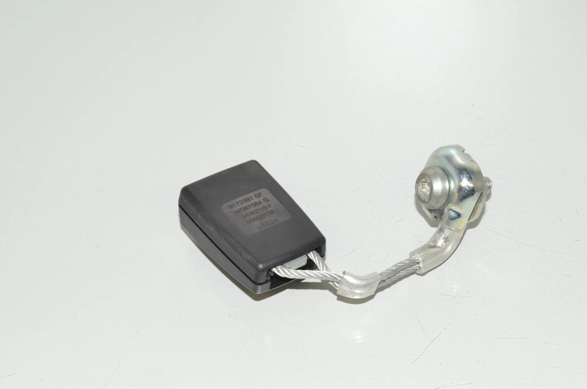 Rear Left Seat Buckle – OEM 9172381 · BMW 5 (F10) M5 2015 – 4