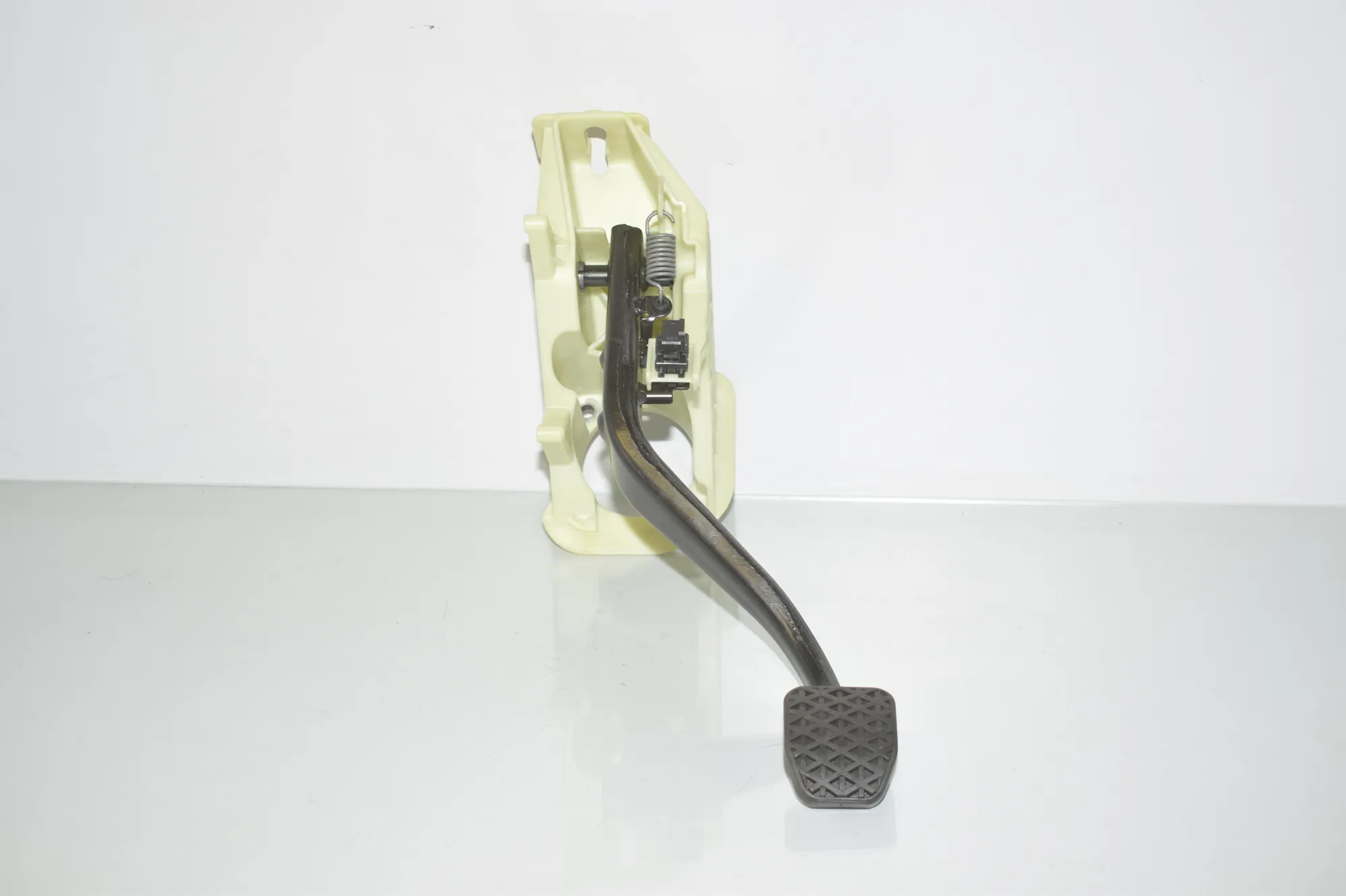 Brake Pedal – OEM 6782665 · BMW 5 (F10) M5 2015