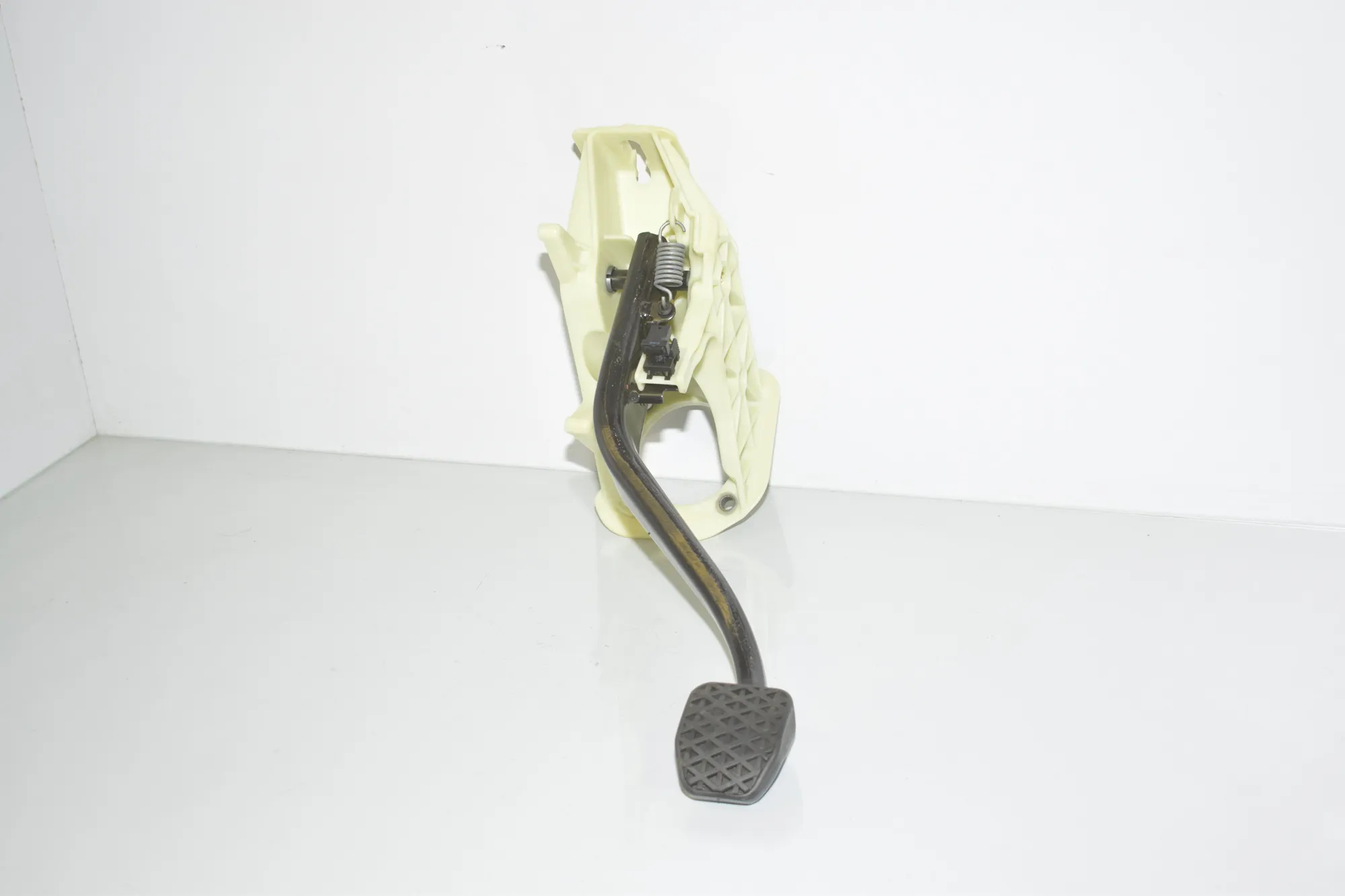Brake Pedal – OEM 6782665 · BMW 5 (F10) M5 2015 – 2