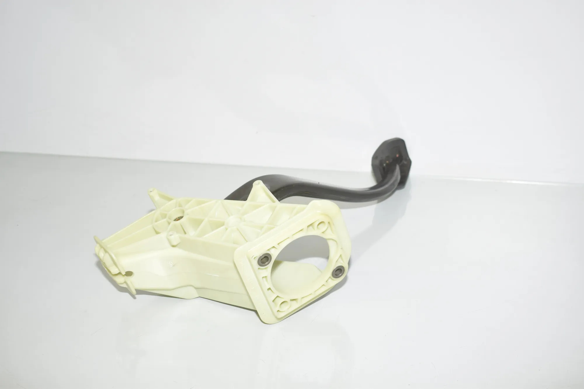 Brake Pedal – OEM 6782665 · BMW 5 (F10) M5 2015 – 4