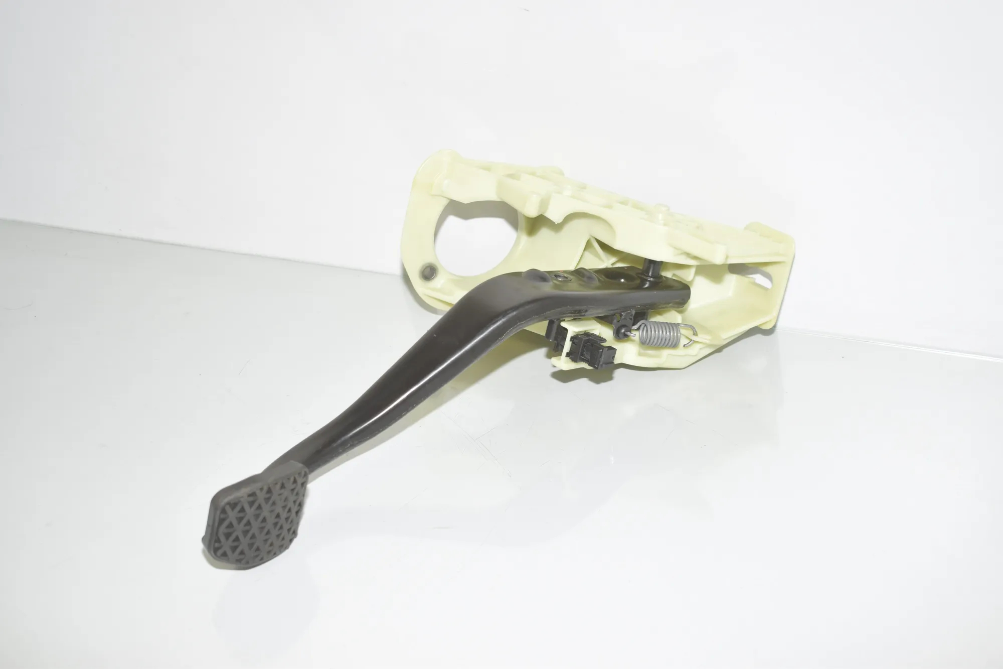 Brake Pedal – OEM 6782665 · BMW 5 (F10) M5 2015 – 3