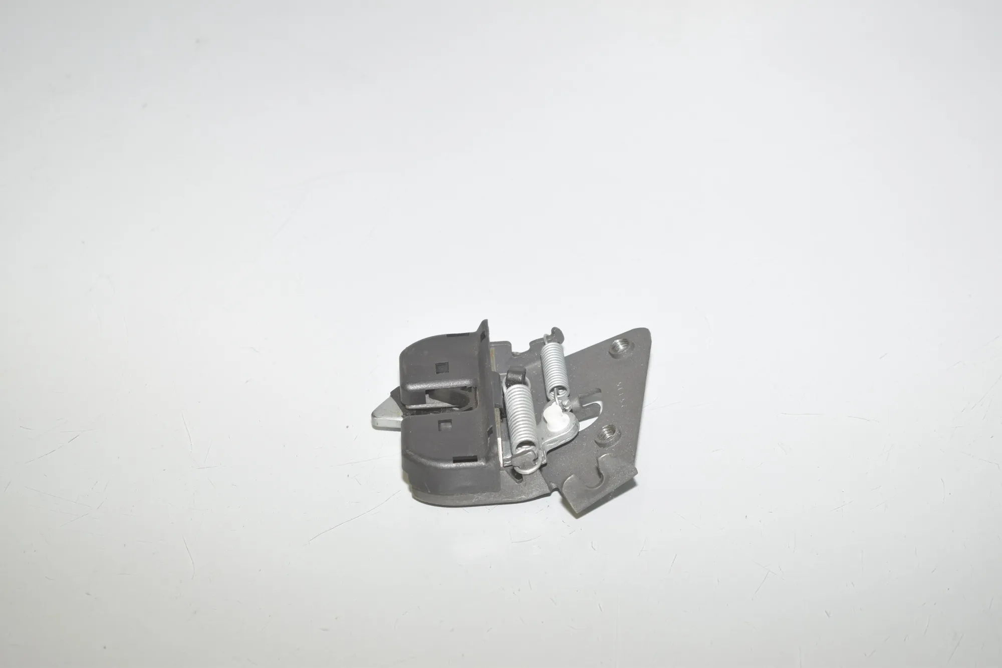 Rear Seat Backrest Lock – OEM 7112863 · BMW 5 (F10) M5 2015 – 3