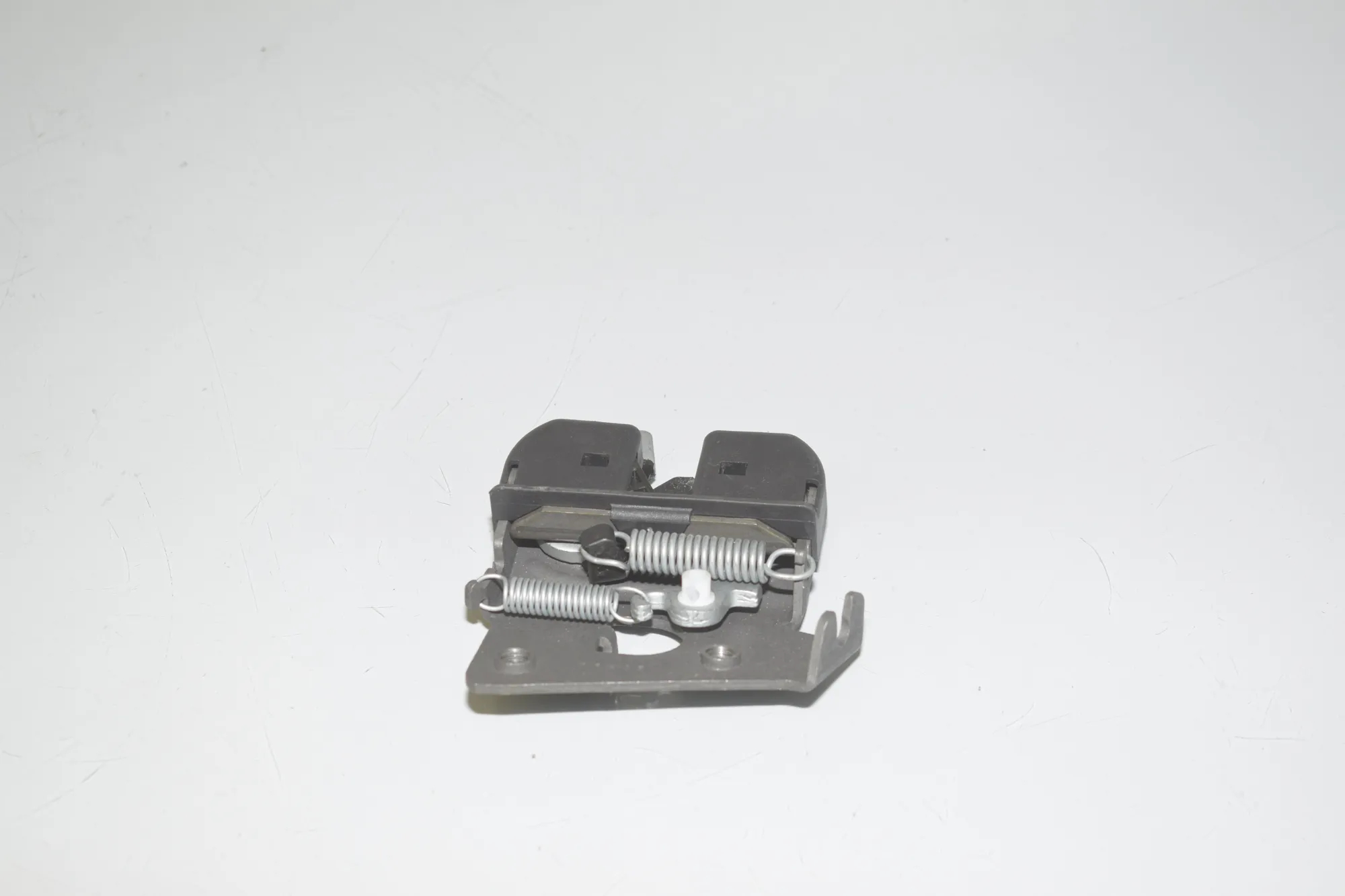 Rear Seat Backrest Lock – OEM 7112864 · BMW 5 (F10) M5 2015 – 2