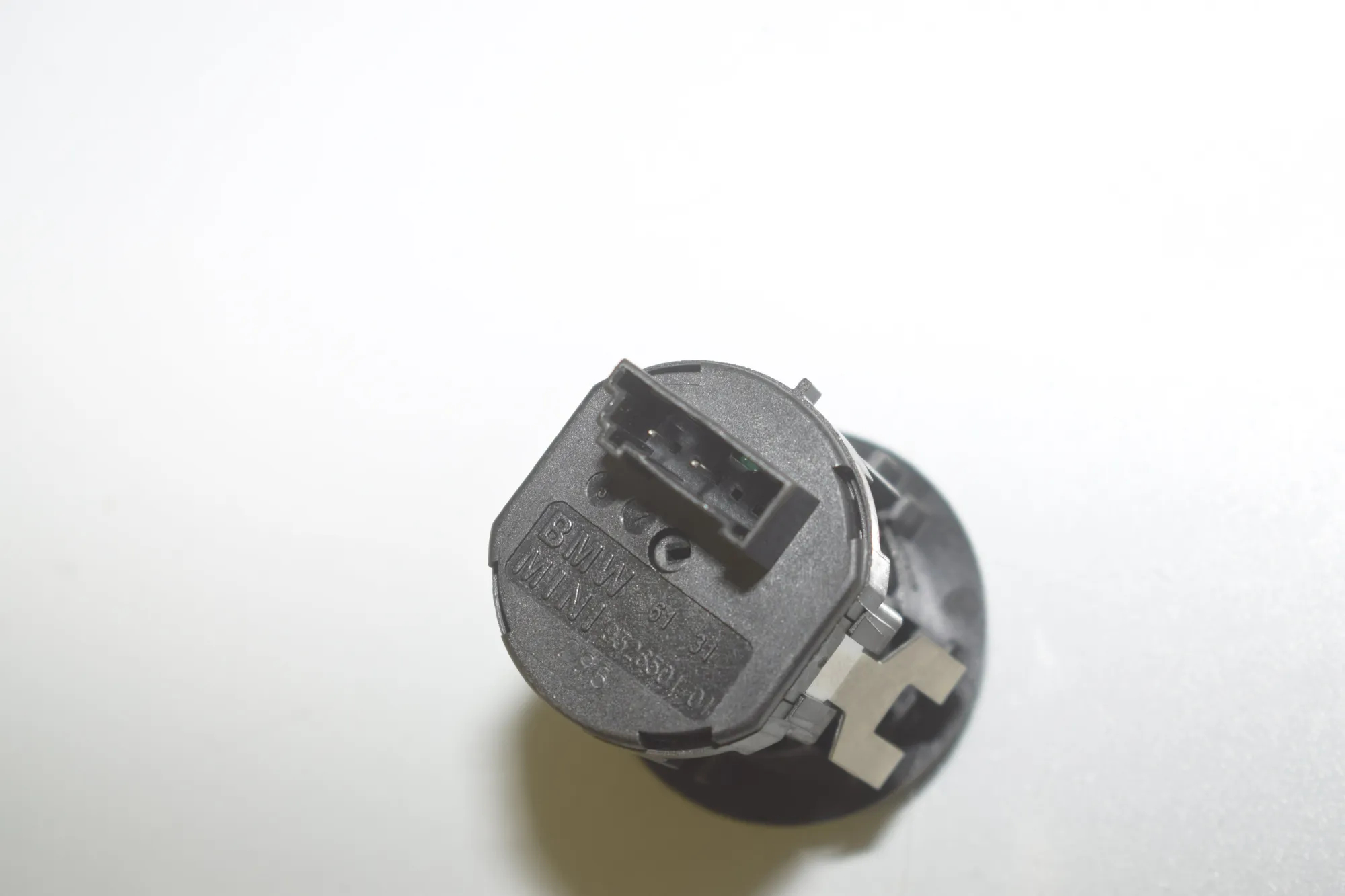SRS Switch – OEM 9326501 · BMW 5 (F10) M5 2015 – 5