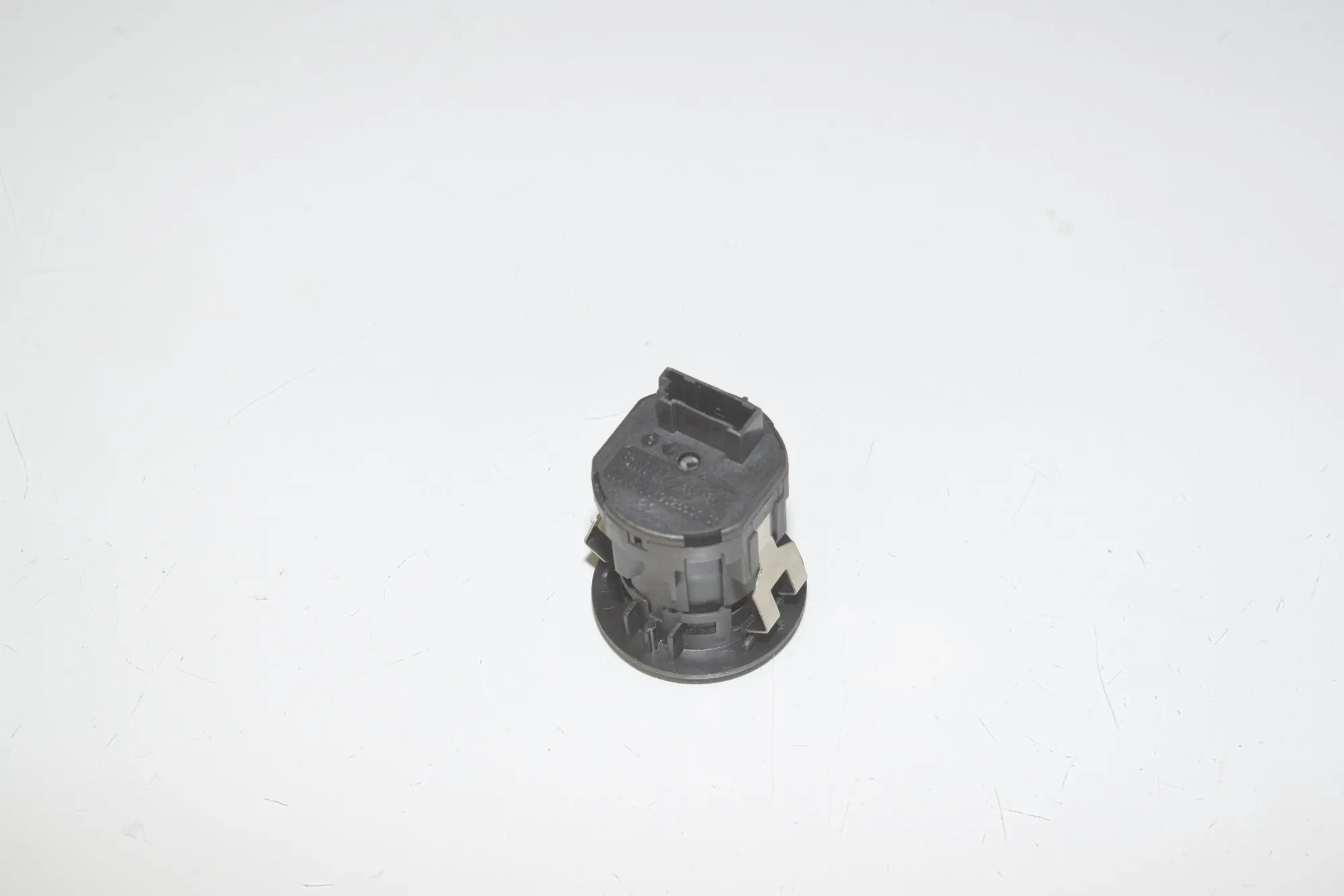 SRS Switch – OEM 9326501 · BMW 5 (F10) M5 2015 – 4