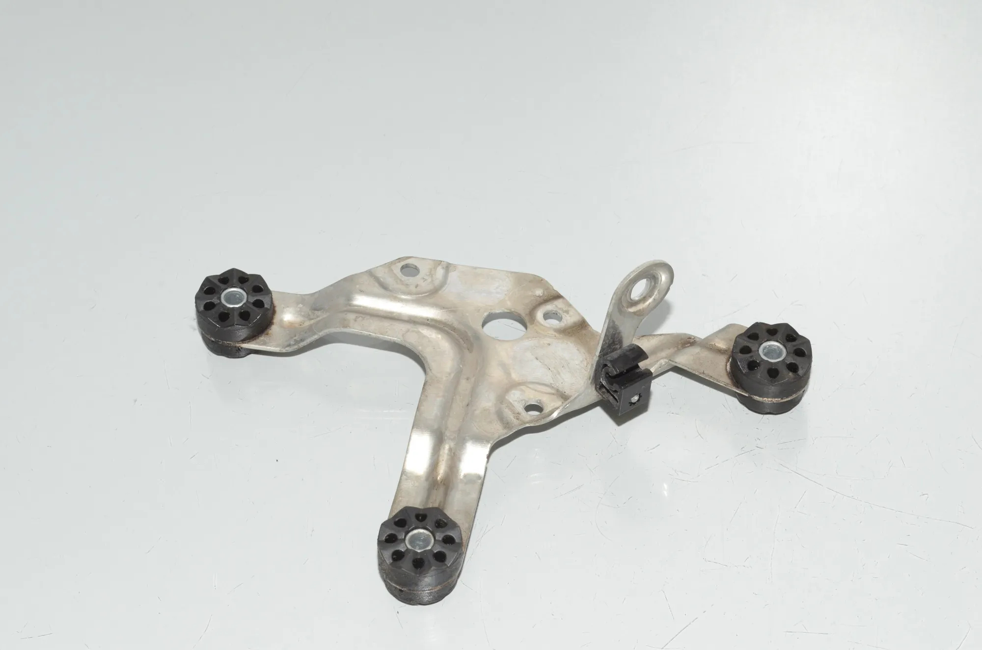 ABS Pump Holder – OEM 2284457 · BMW 5 (F10) M5 2015 – 2