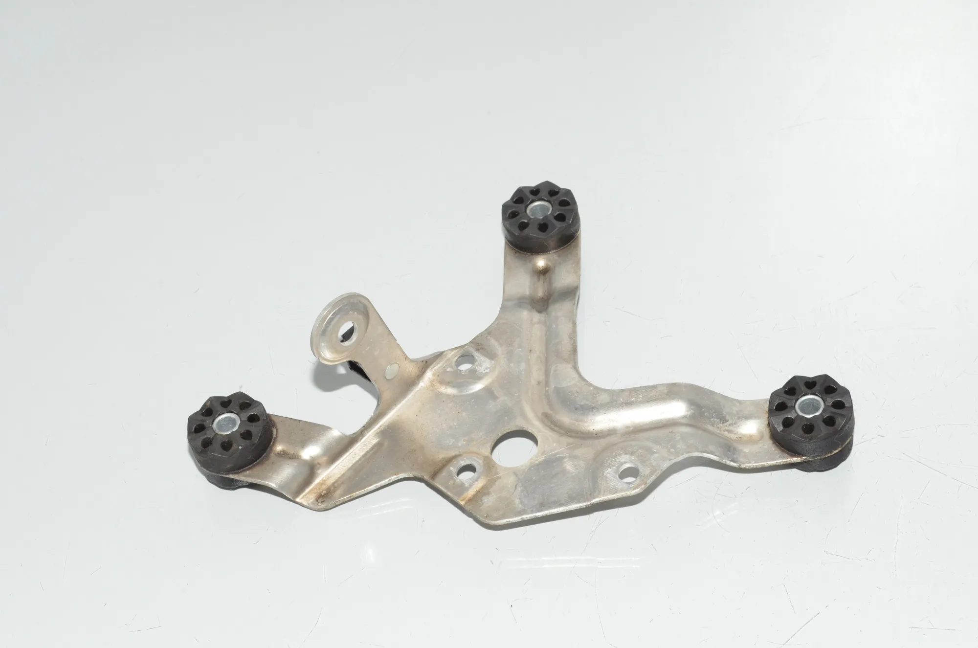 ABS Pump Holder – OEM 2284457 · BMW 5 (F10) M5 2015