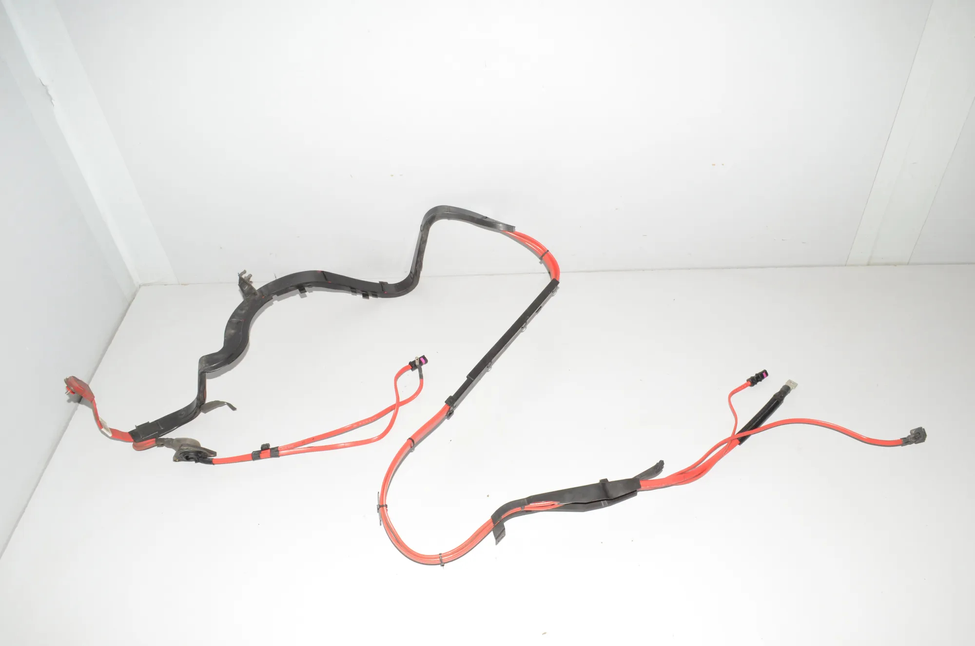 Positive Battery Cable – OEM 9348284 · BMW 5 (F10) M5 2015 – 4